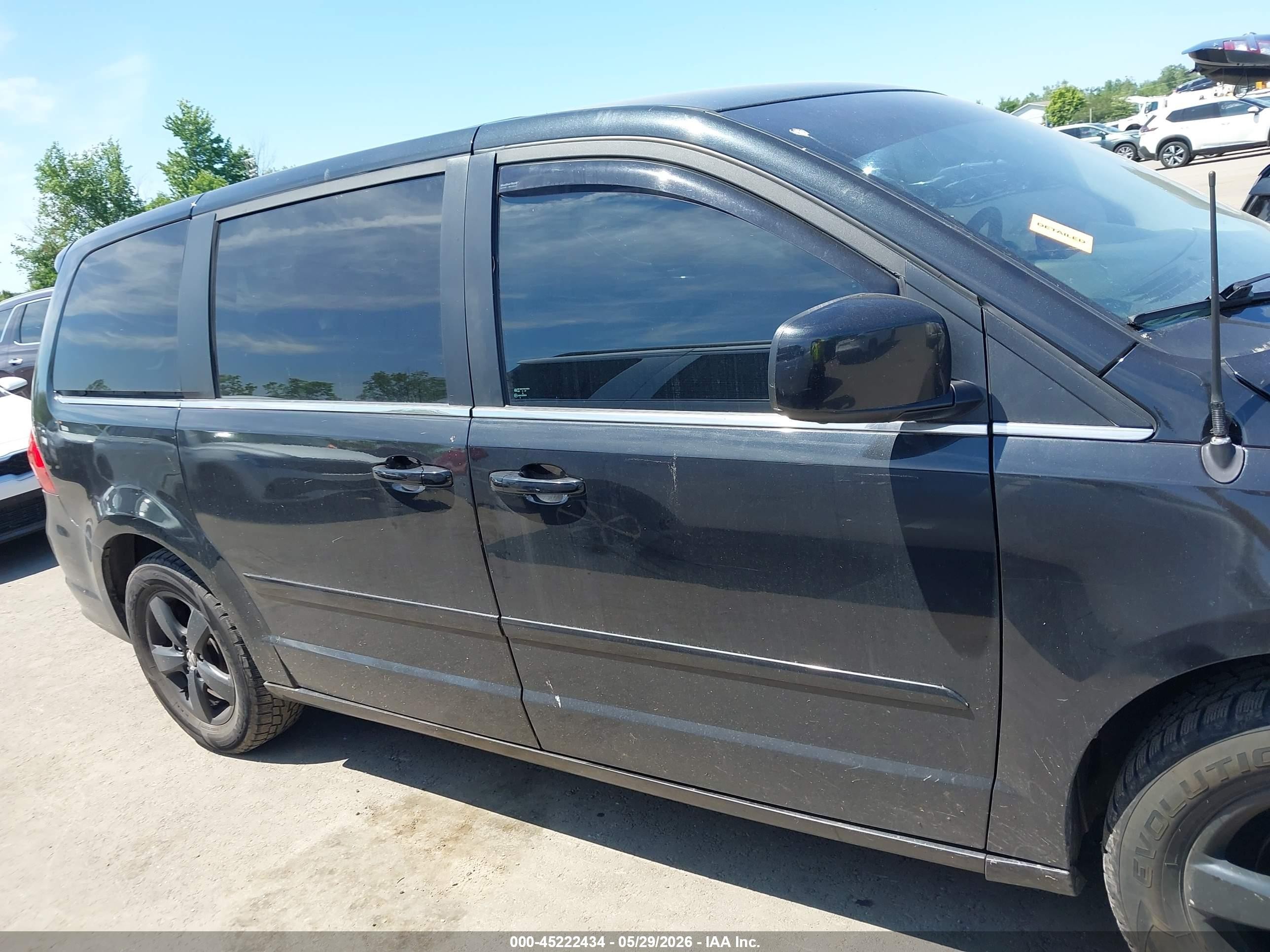 2010 Volkswagen Routan Se Black vin: 2V4RW3D10AR242424
