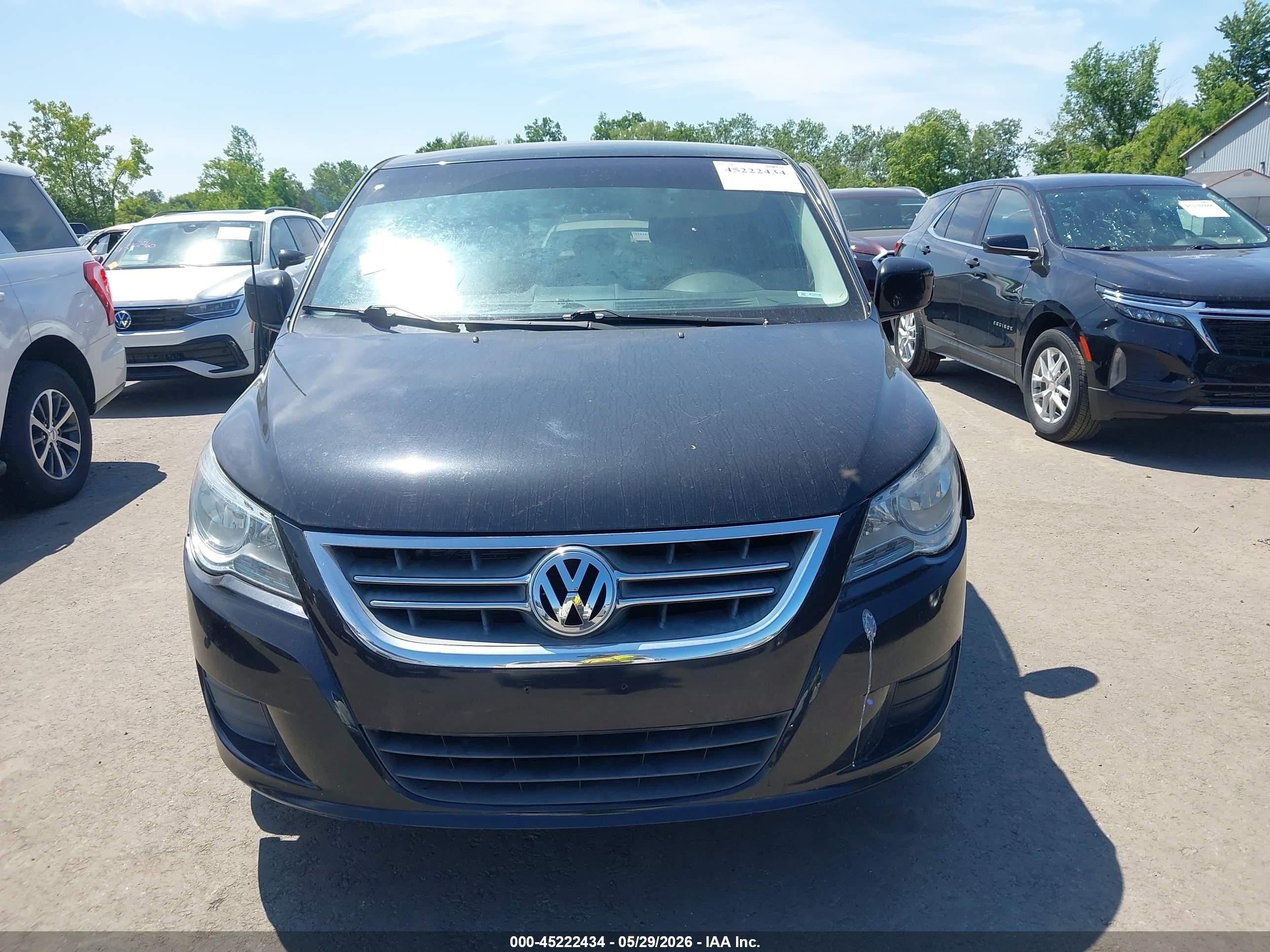 2010 Volkswagen Routan Se Black vin: 2V4RW3D10AR242424