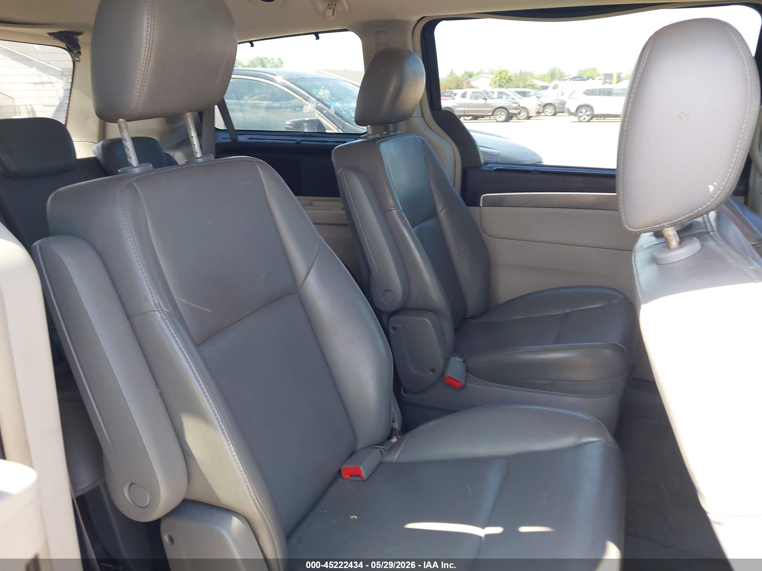 2010 Volkswagen Routan Se Black vin: 2V4RW3D10AR242424