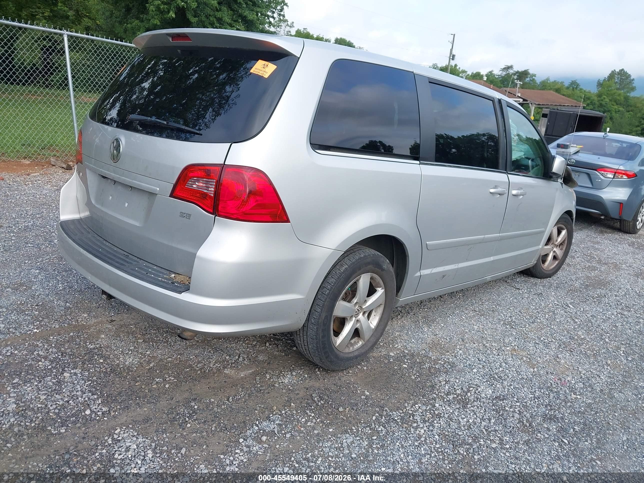2010 Volkswagen Routan Se Silver vin: 2V4RW3D10AR281854