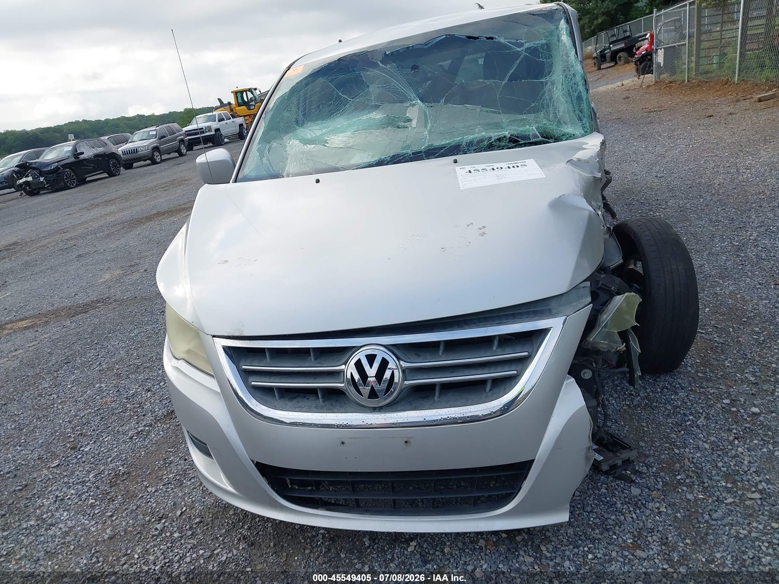 2010 Volkswagen Routan Se Silver vin: 2V4RW3D10AR281854