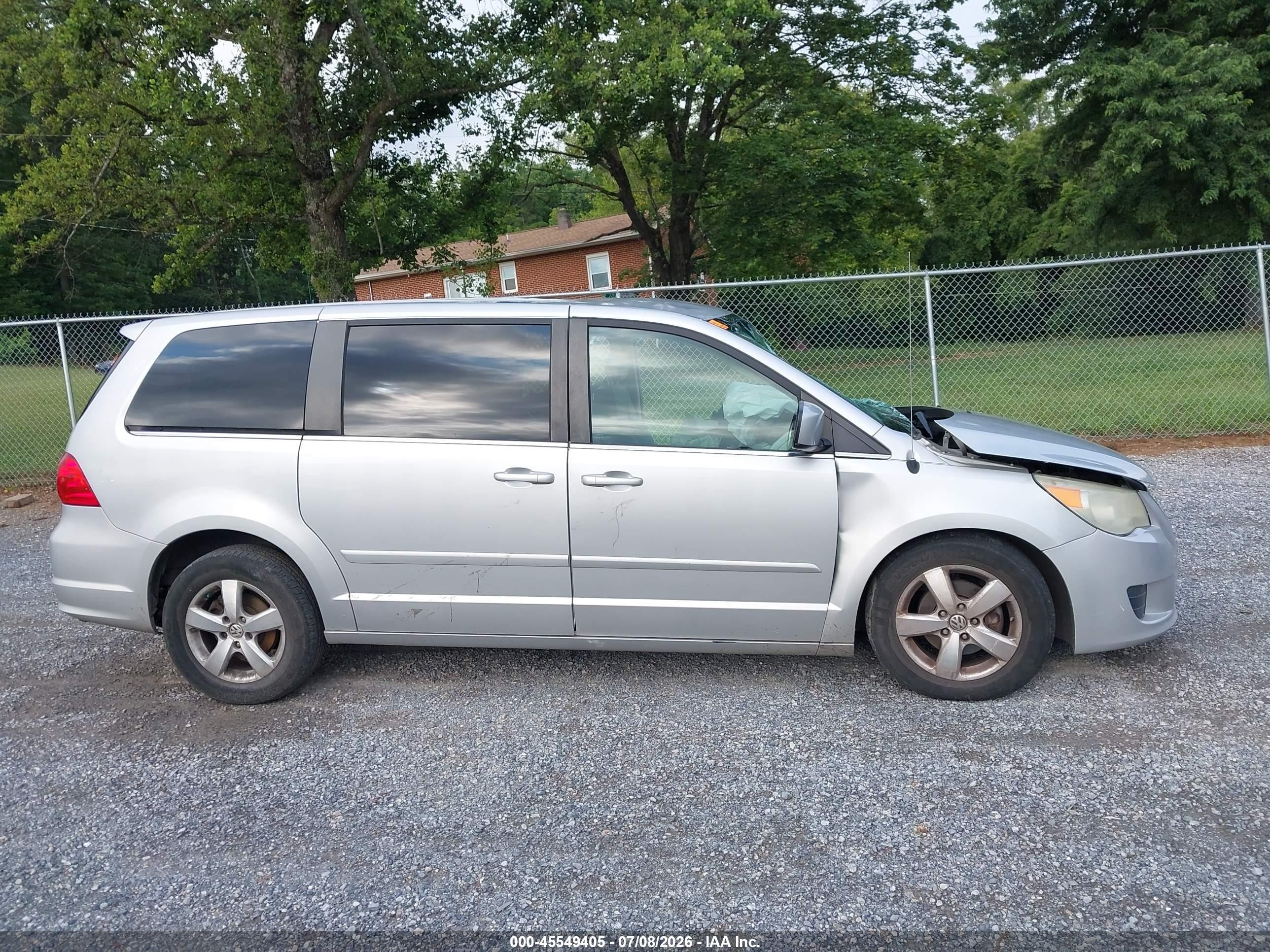 2010 Volkswagen Routan Se Silver vin: 2V4RW3D10AR281854