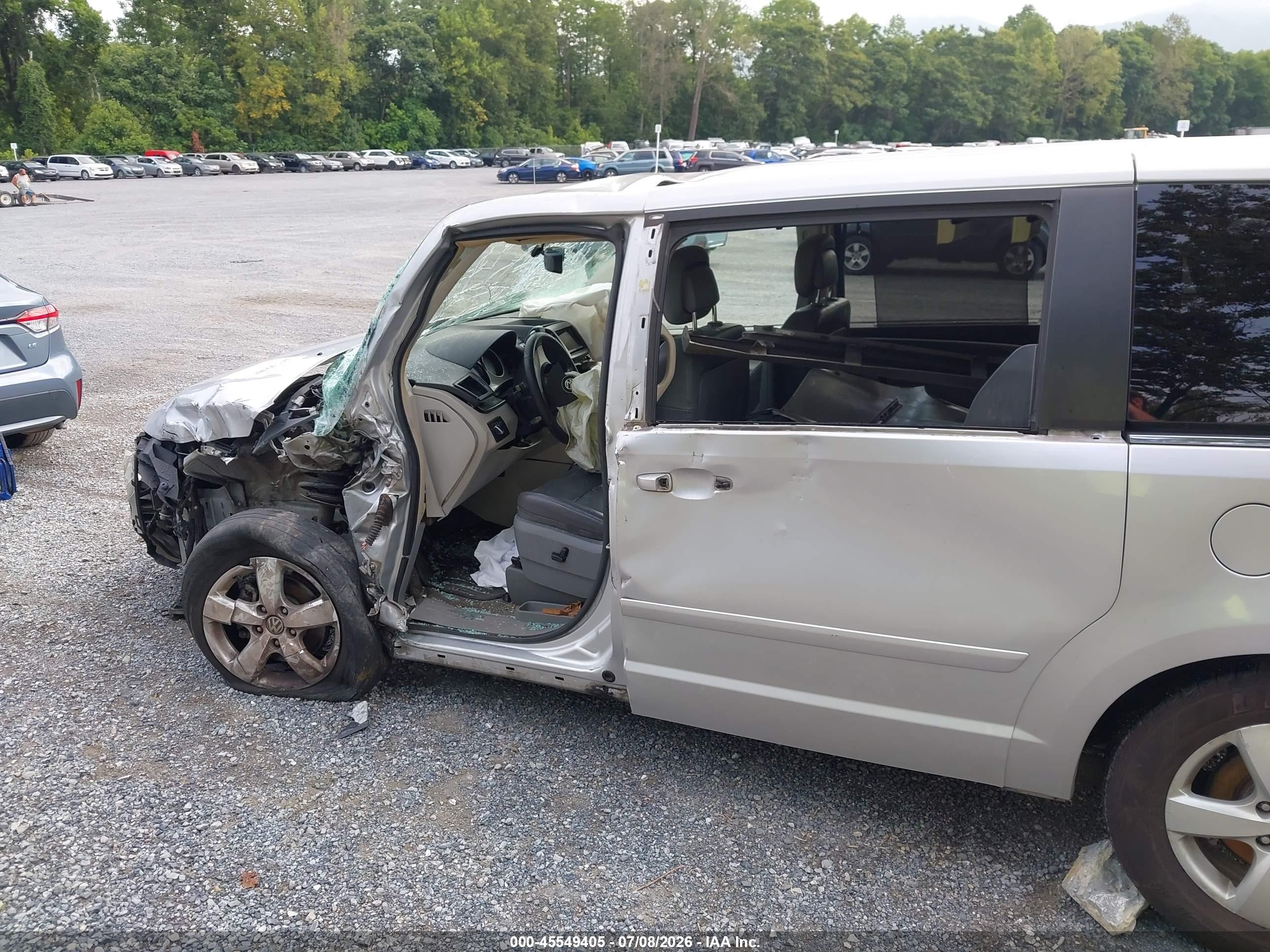 2010 Volkswagen Routan Se Silver vin: 2V4RW3D10AR281854