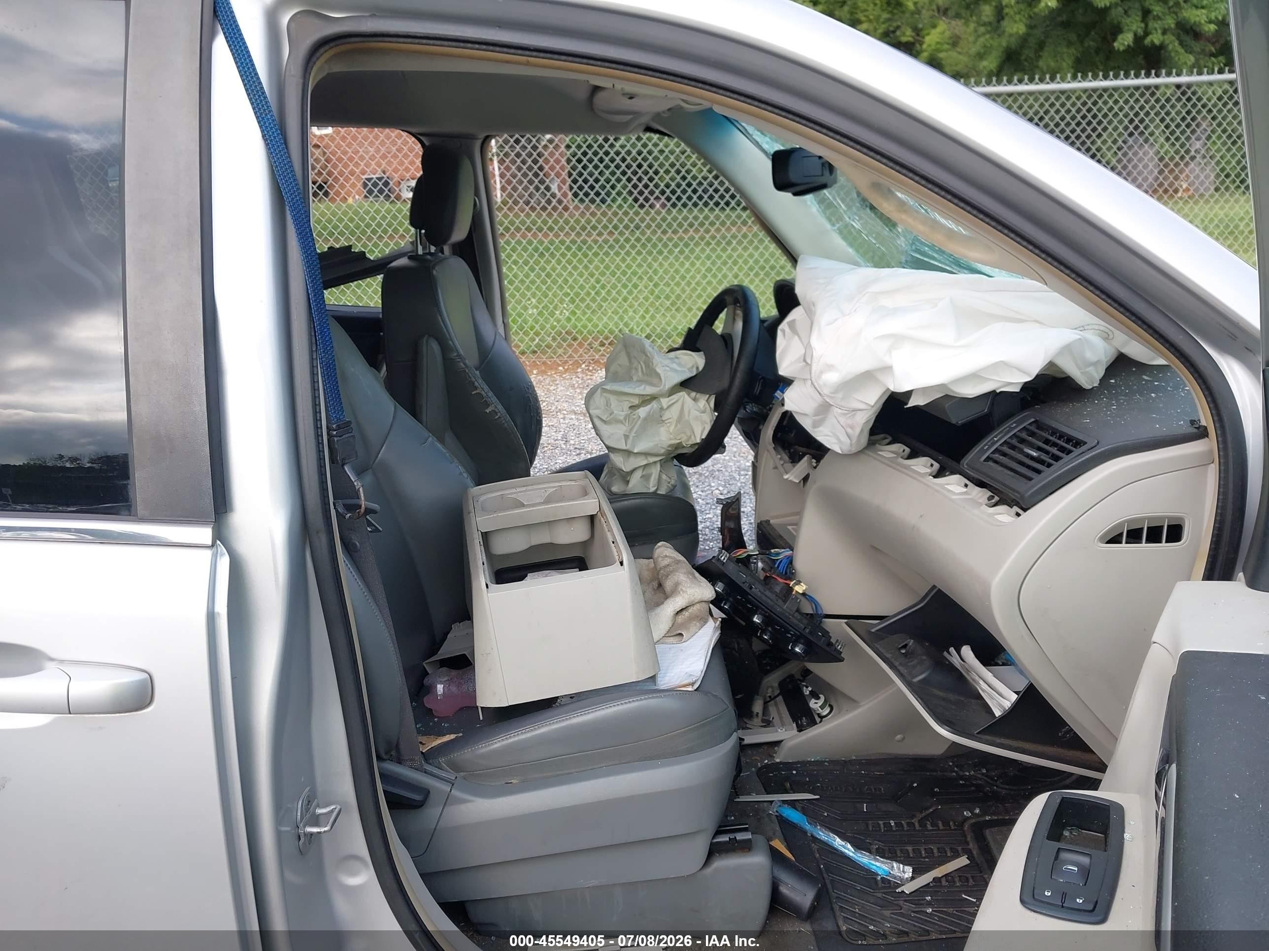 2010 Volkswagen Routan Se Silver vin: 2V4RW3D10AR281854