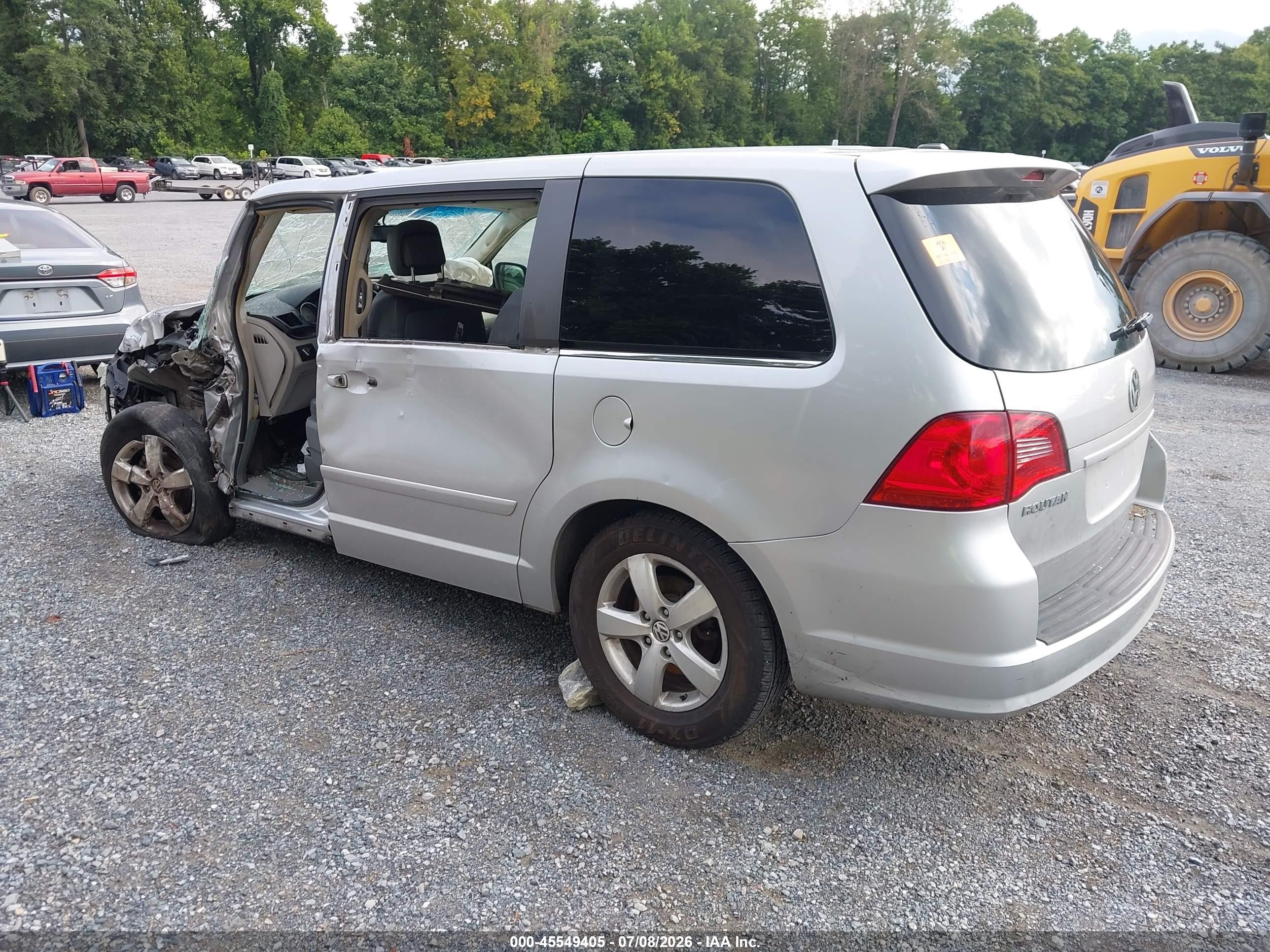 2010 Volkswagen Routan Se Silver vin: 2V4RW3D10AR281854
