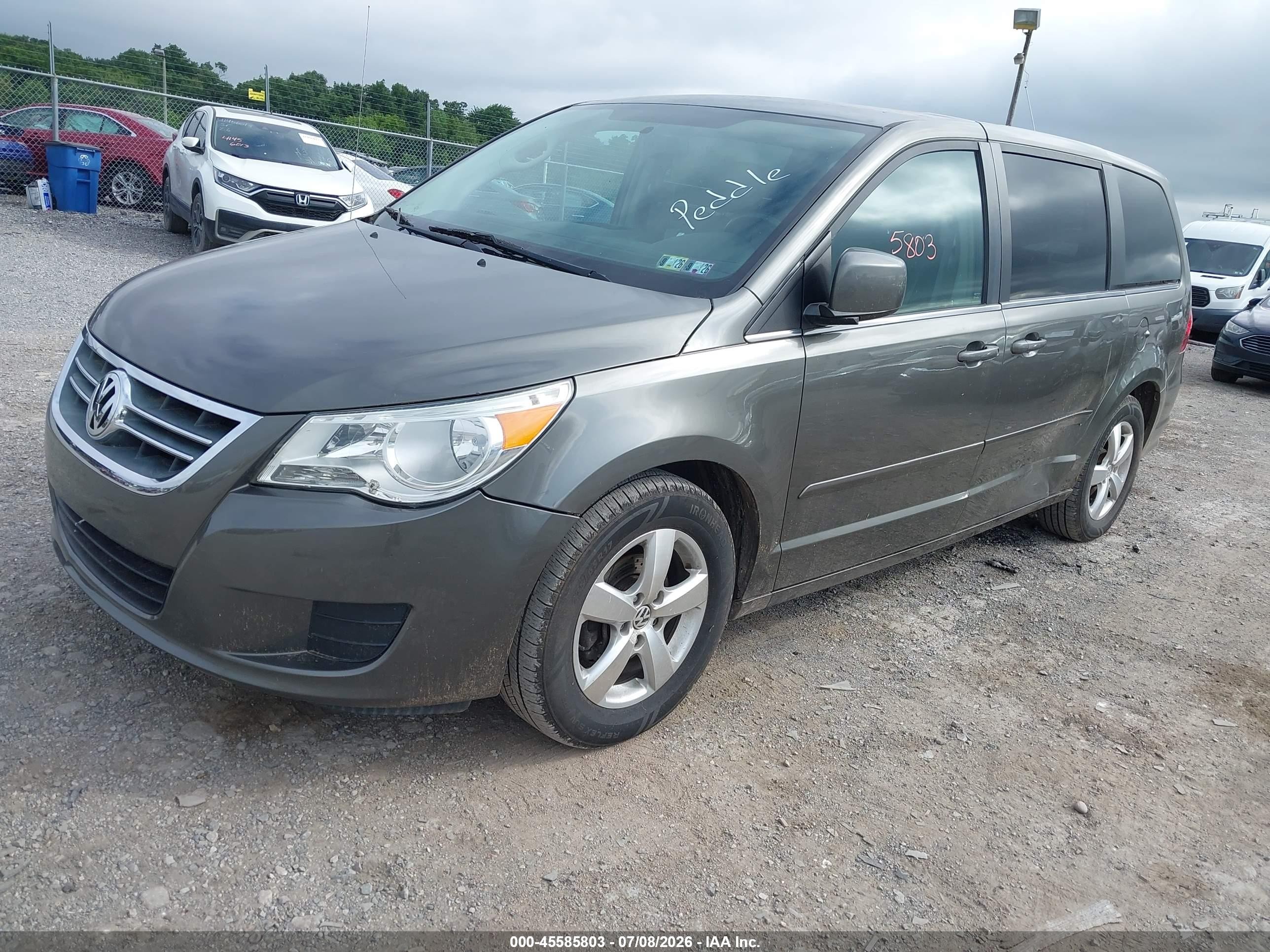 2010 Volkswagen Routan Se Gray vin: 2V4RW3D10AR333466