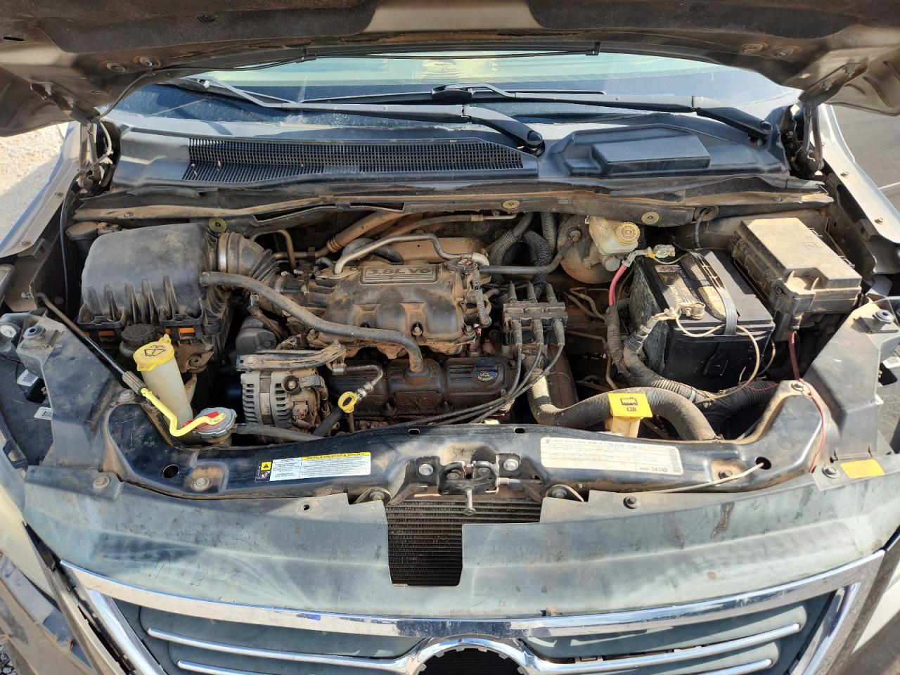 2010 Volkswagen Routan Se Gray vin: 2V4RW3D11AR295679
