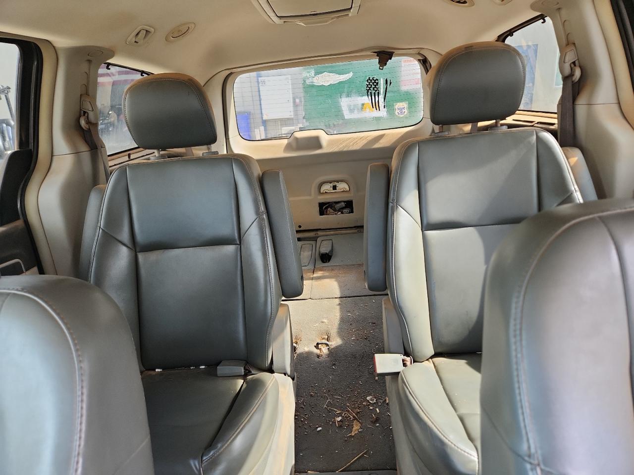 2010 Volkswagen Routan Se Gray vin: 2V4RW3D11AR295679