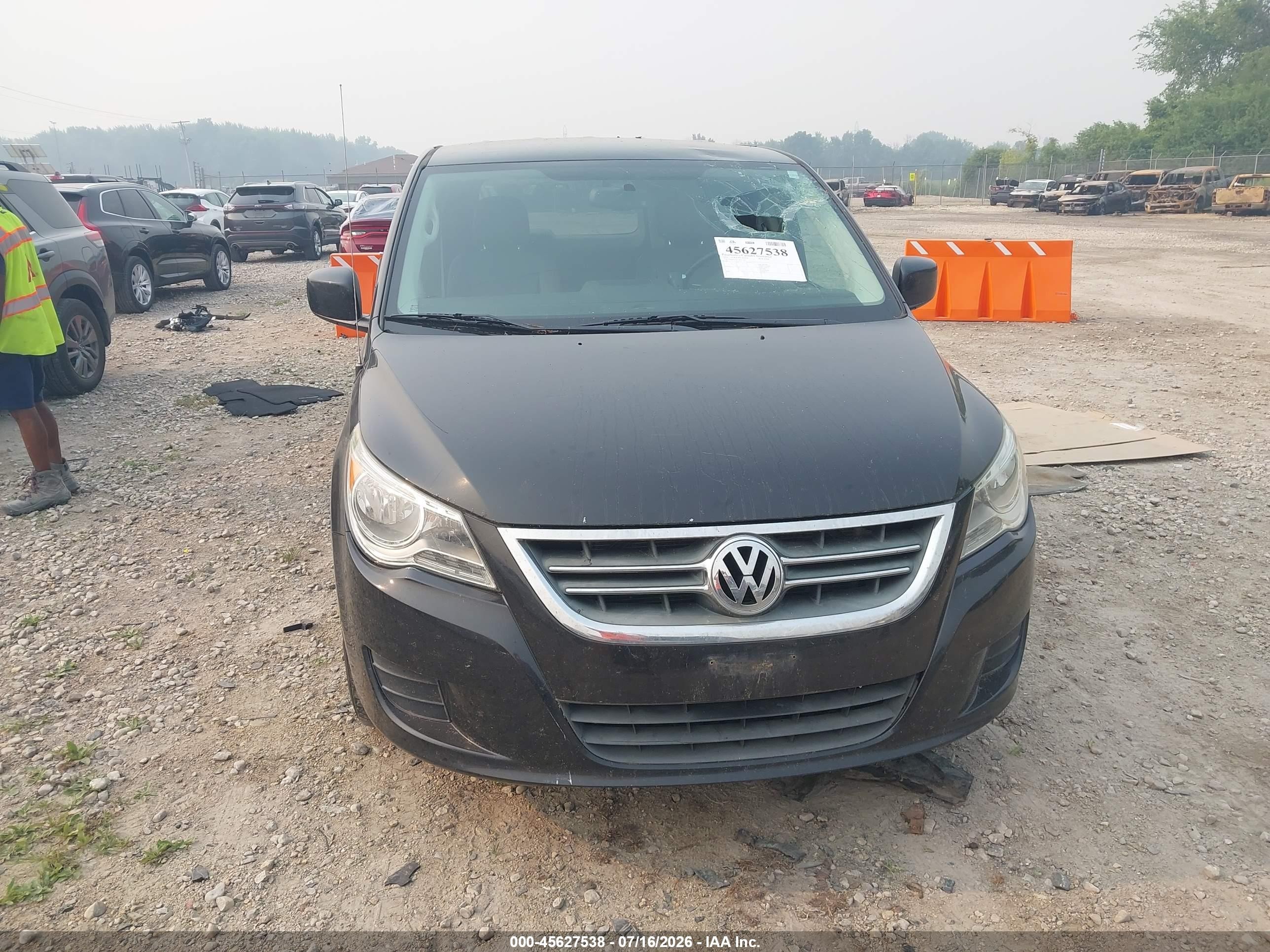 2010 Volkswagen Routan Se Black vin: 2V4RW3D11AR424407