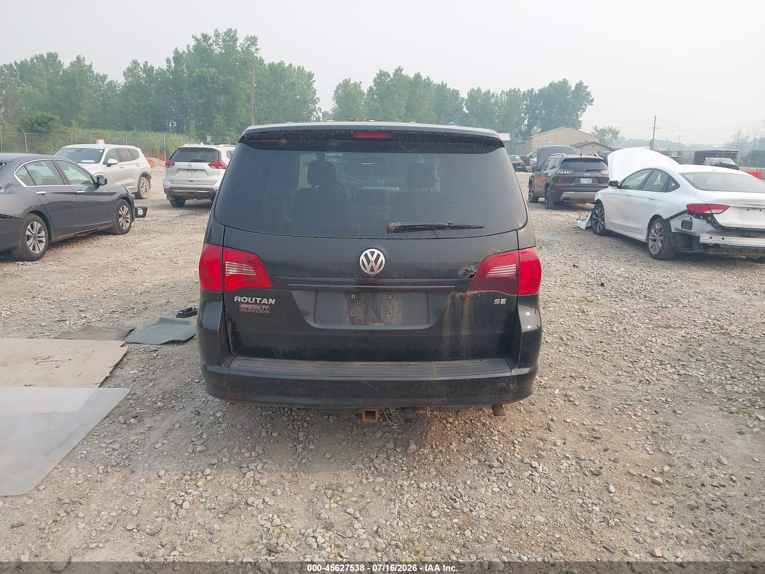 2010 Volkswagen Routan Se Black vin: 2V4RW3D11AR424407