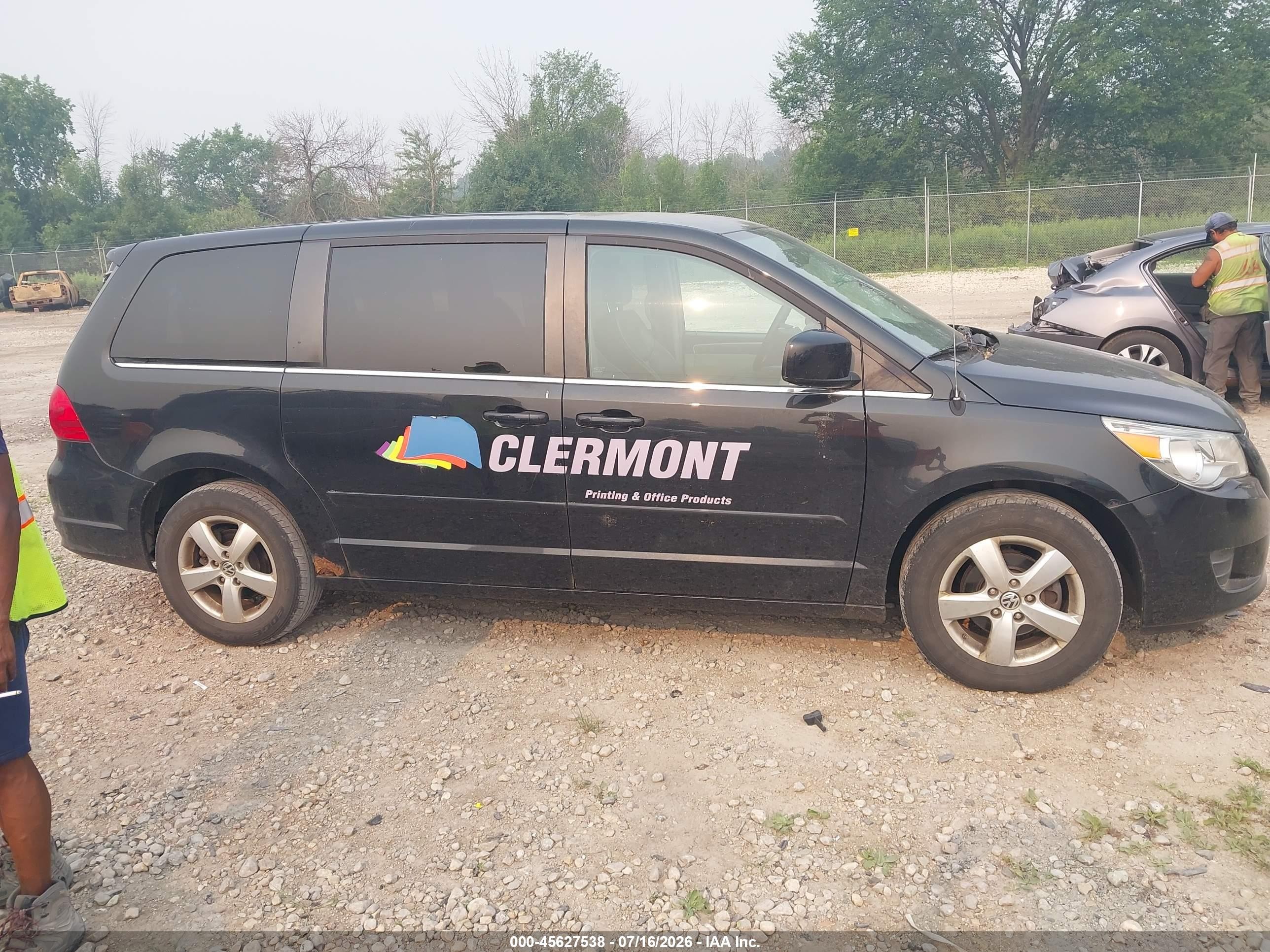 2010 Volkswagen Routan Se Black vin: 2V4RW3D11AR424407