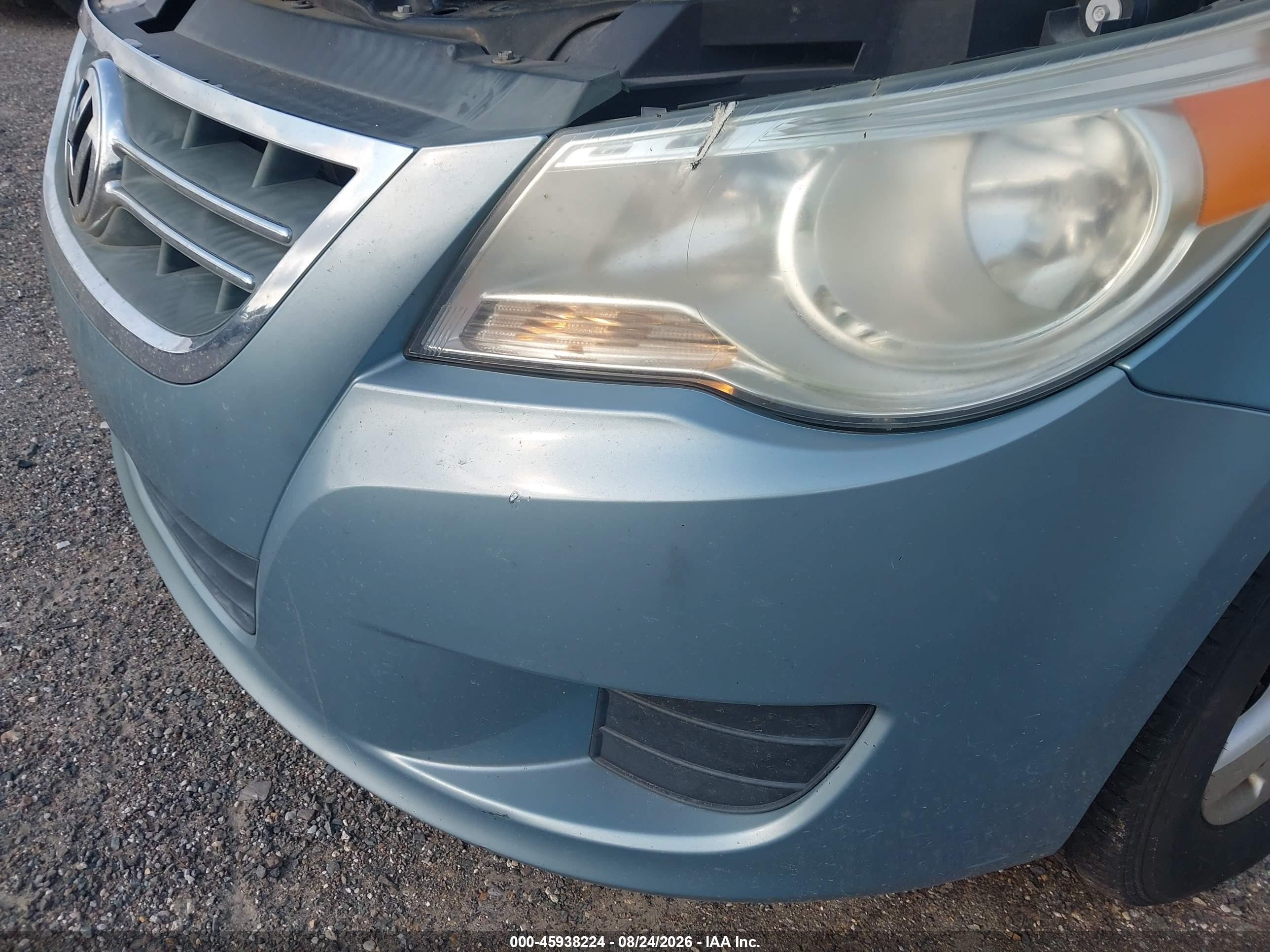2010 Volkswagen Routan Se Blue vin: 2V4RW3D12AR280267