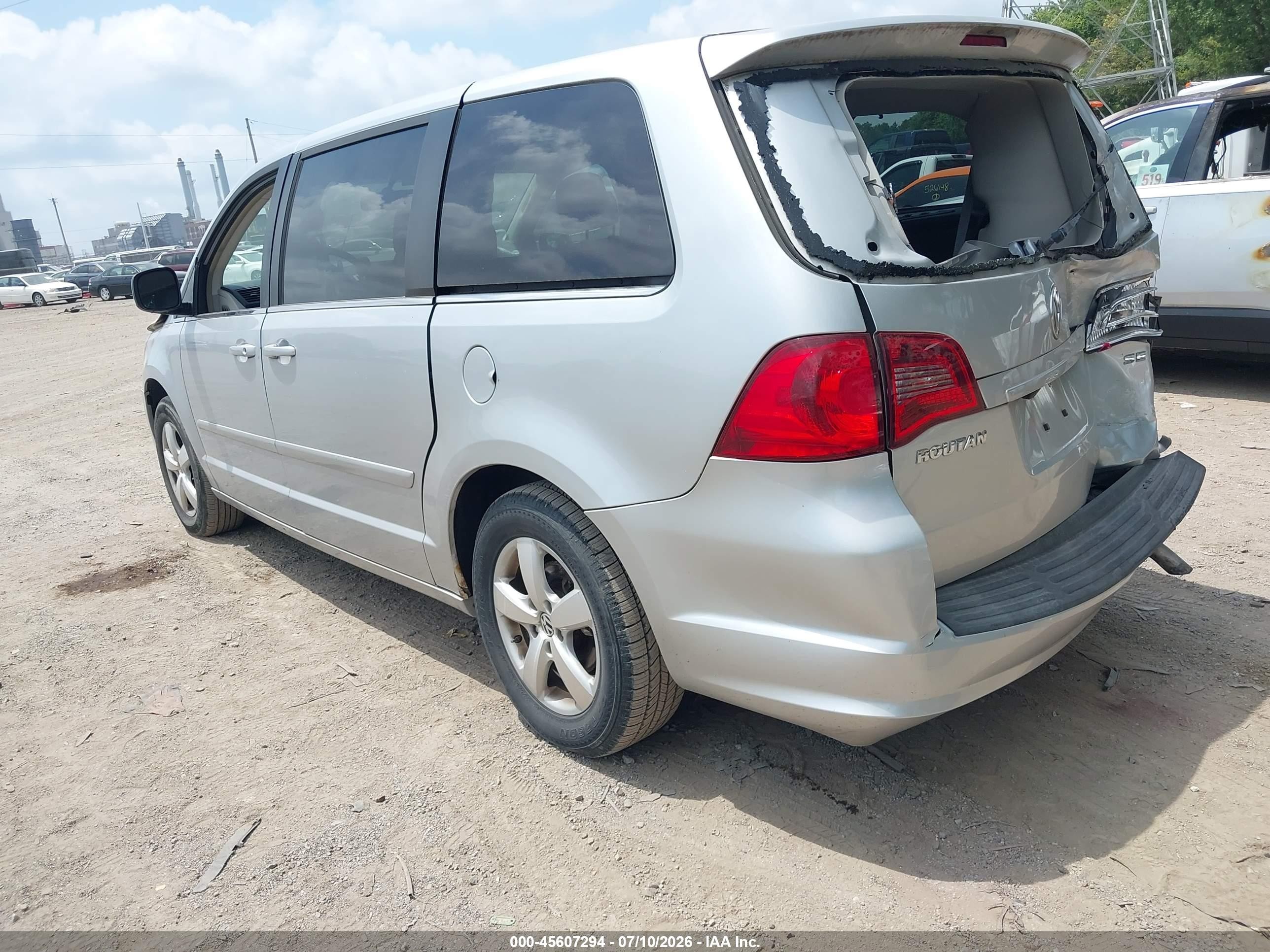 2010 Volkswagen Routan Se Silver vin: 2V4RW3D12AR424111