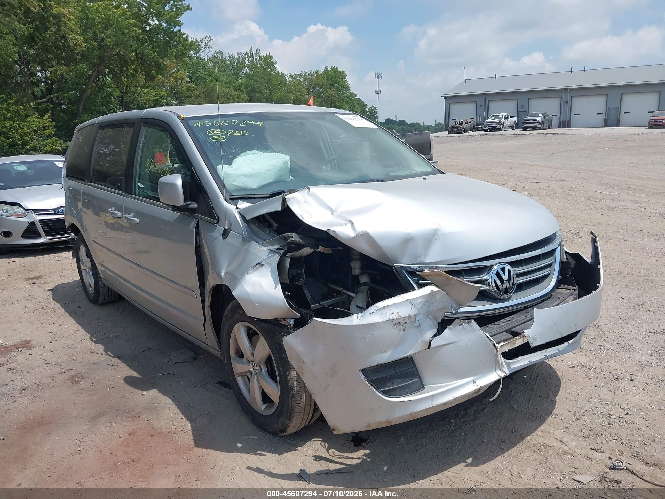 2010 Volkswagen Routan Se Silver vin: 2V4RW3D12AR424111