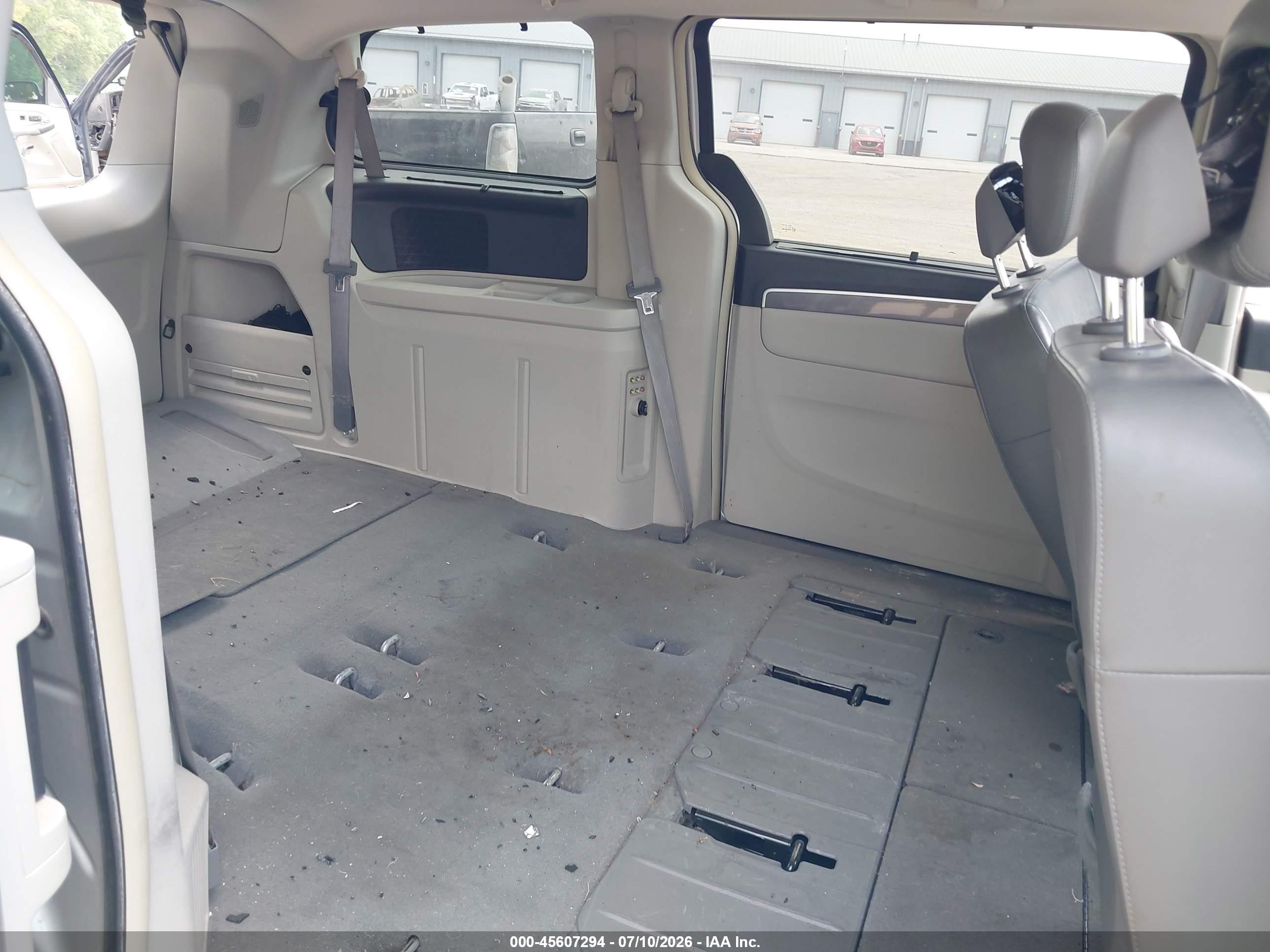 2010 Volkswagen Routan Se Silver vin: 2V4RW3D12AR424111