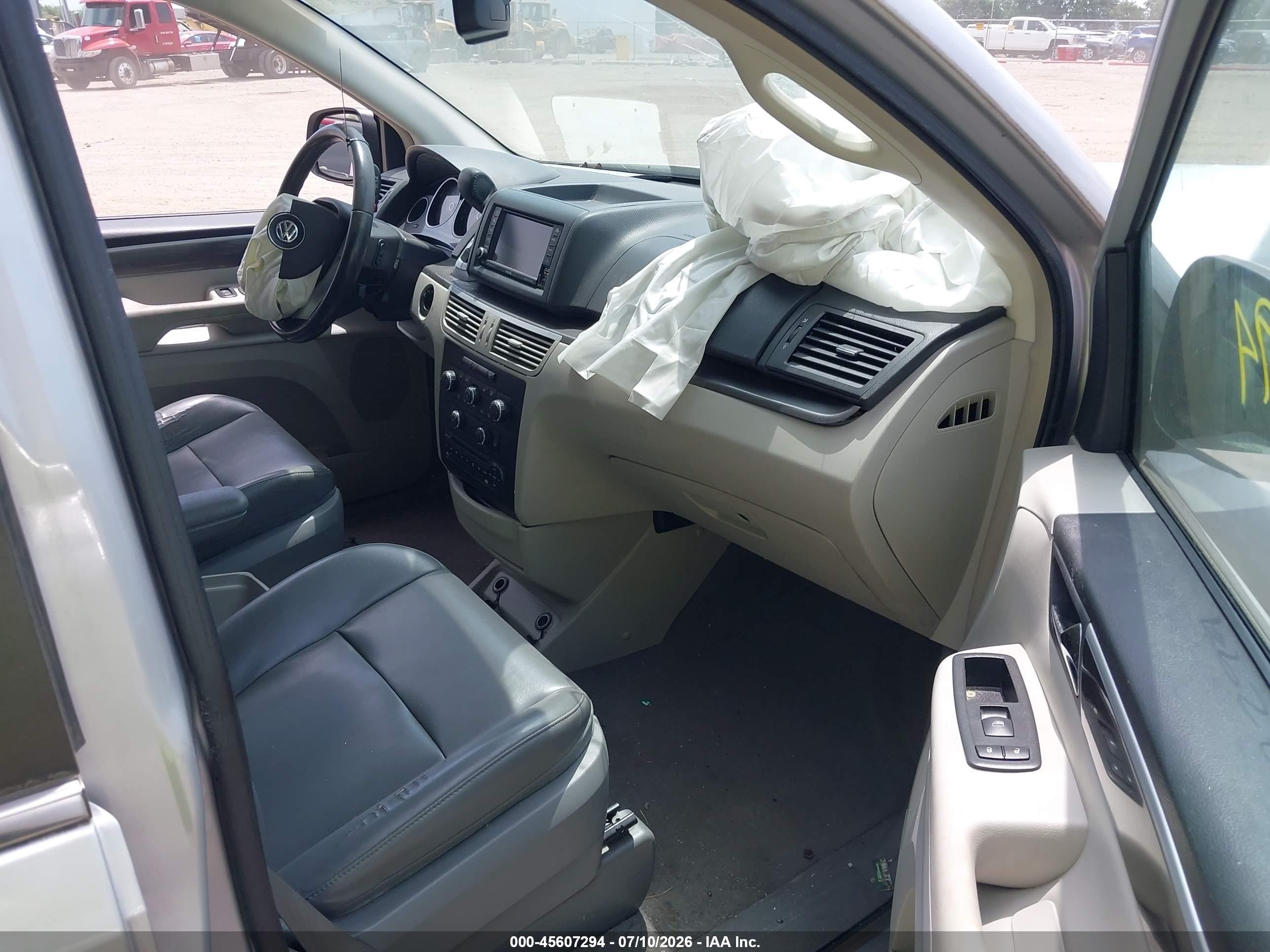2010 Volkswagen Routan Se Silver vin: 2V4RW3D12AR424111