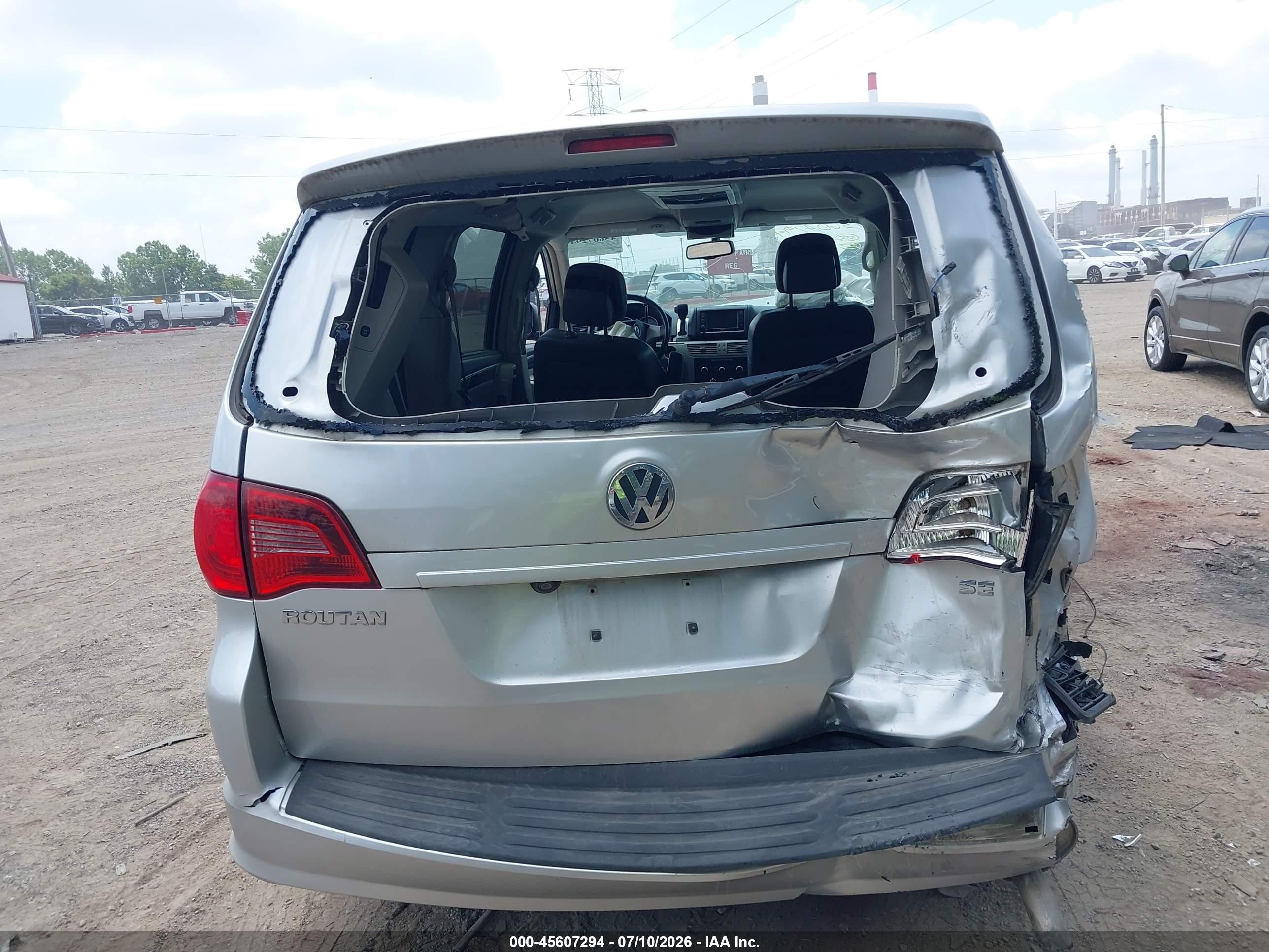 2010 Volkswagen Routan Se Silver vin: 2V4RW3D12AR424111