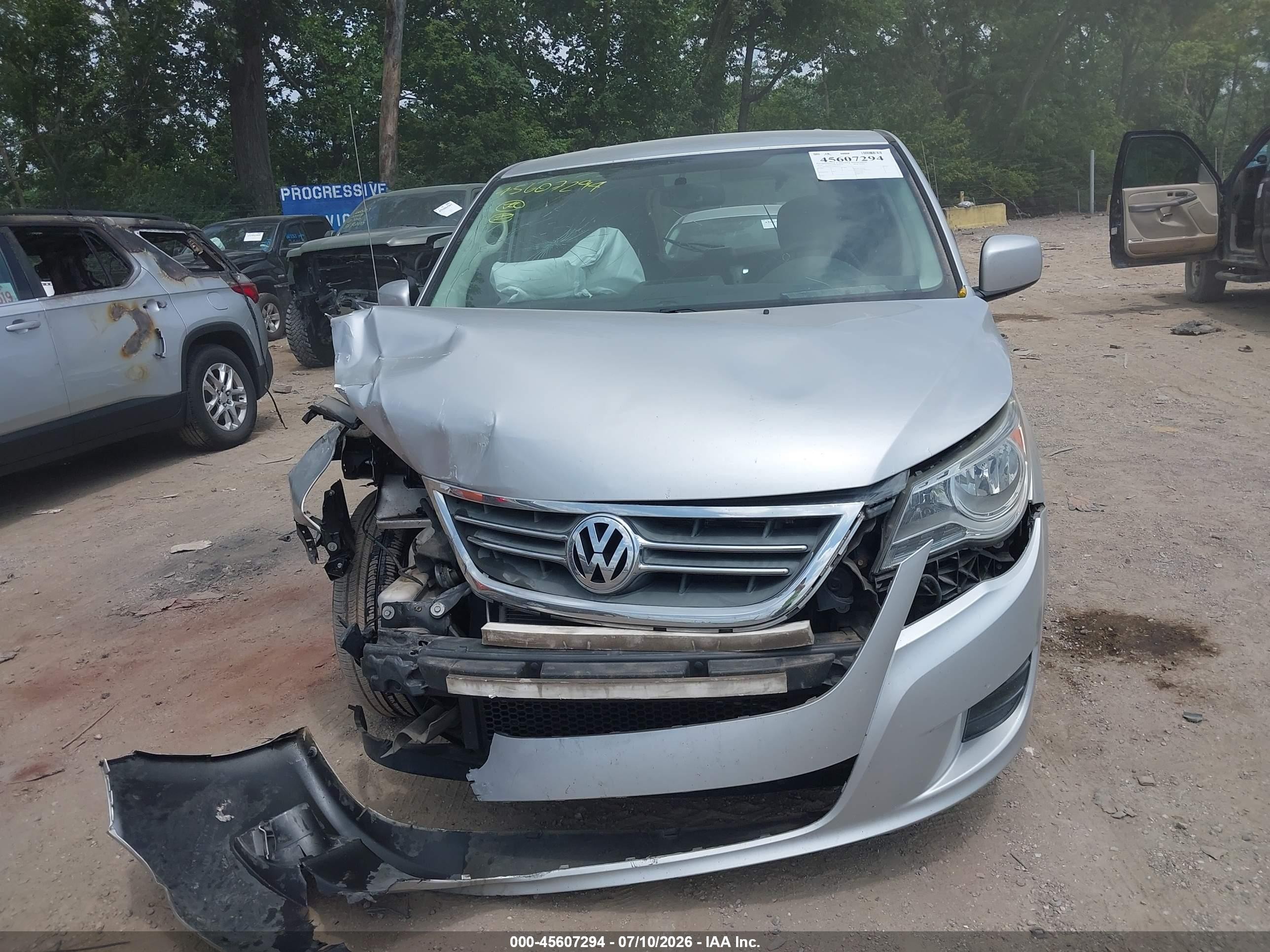 2010 Volkswagen Routan Se Silver vin: 2V4RW3D12AR424111