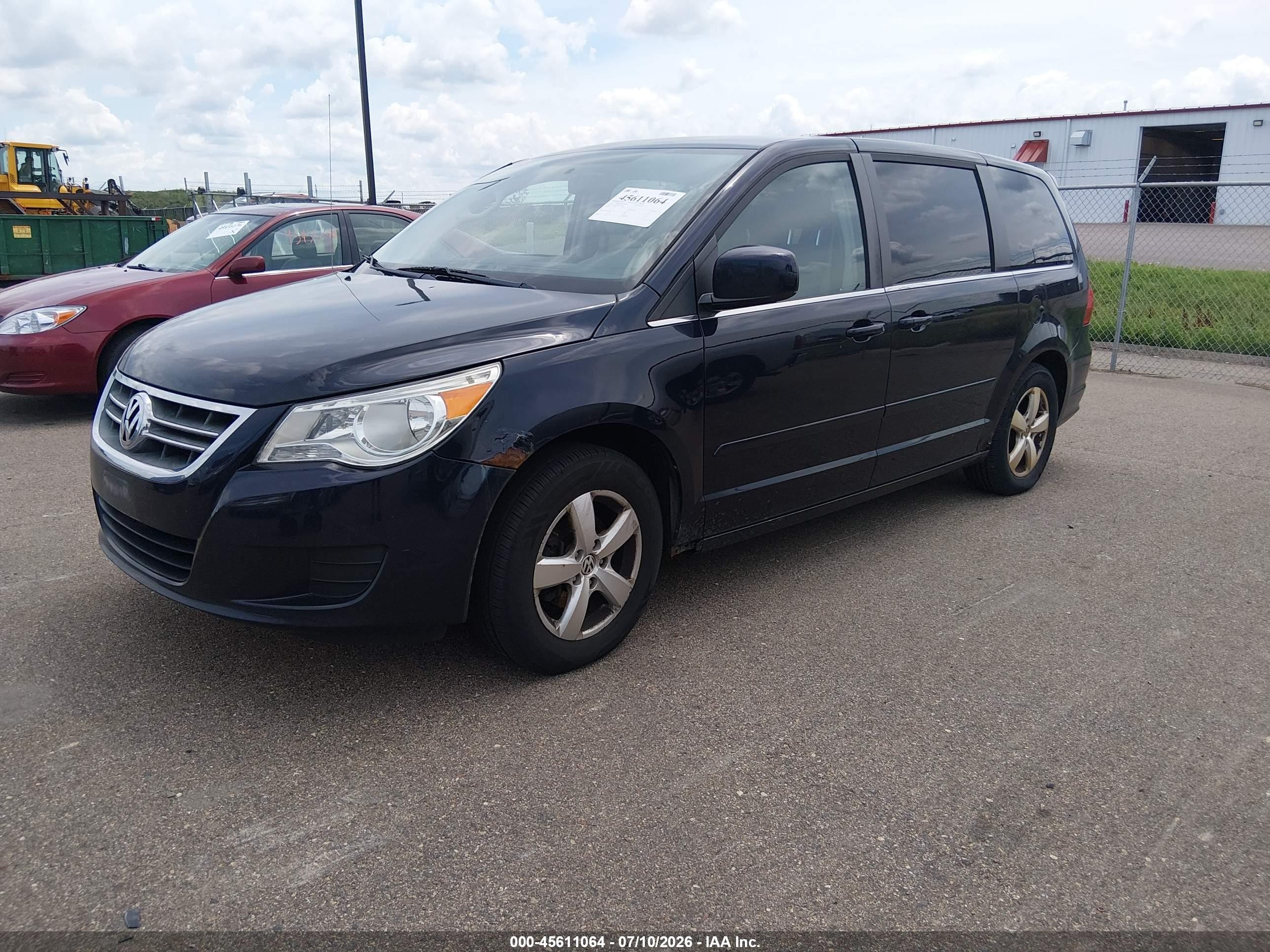 2010 Volkswagen Routan Se Blue vin: 2V4RW3D13AR272288