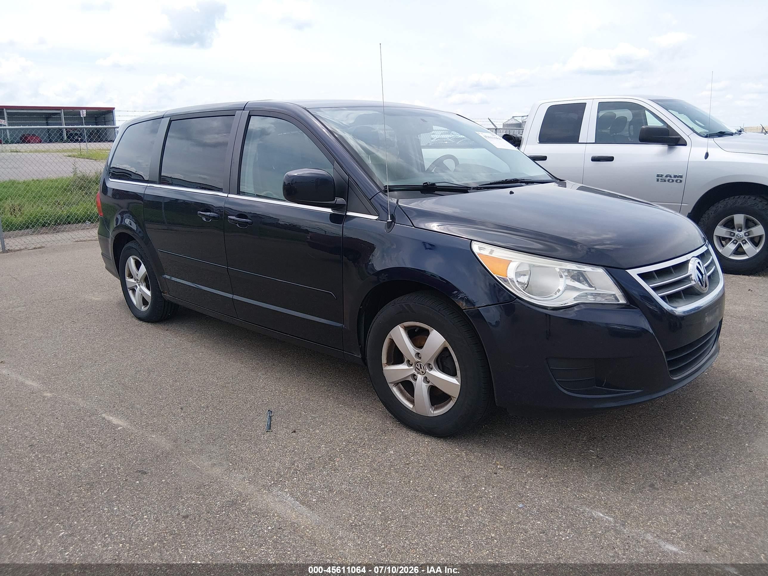 2010 Volkswagen Routan Se Blue vin: 2V4RW3D13AR272288
