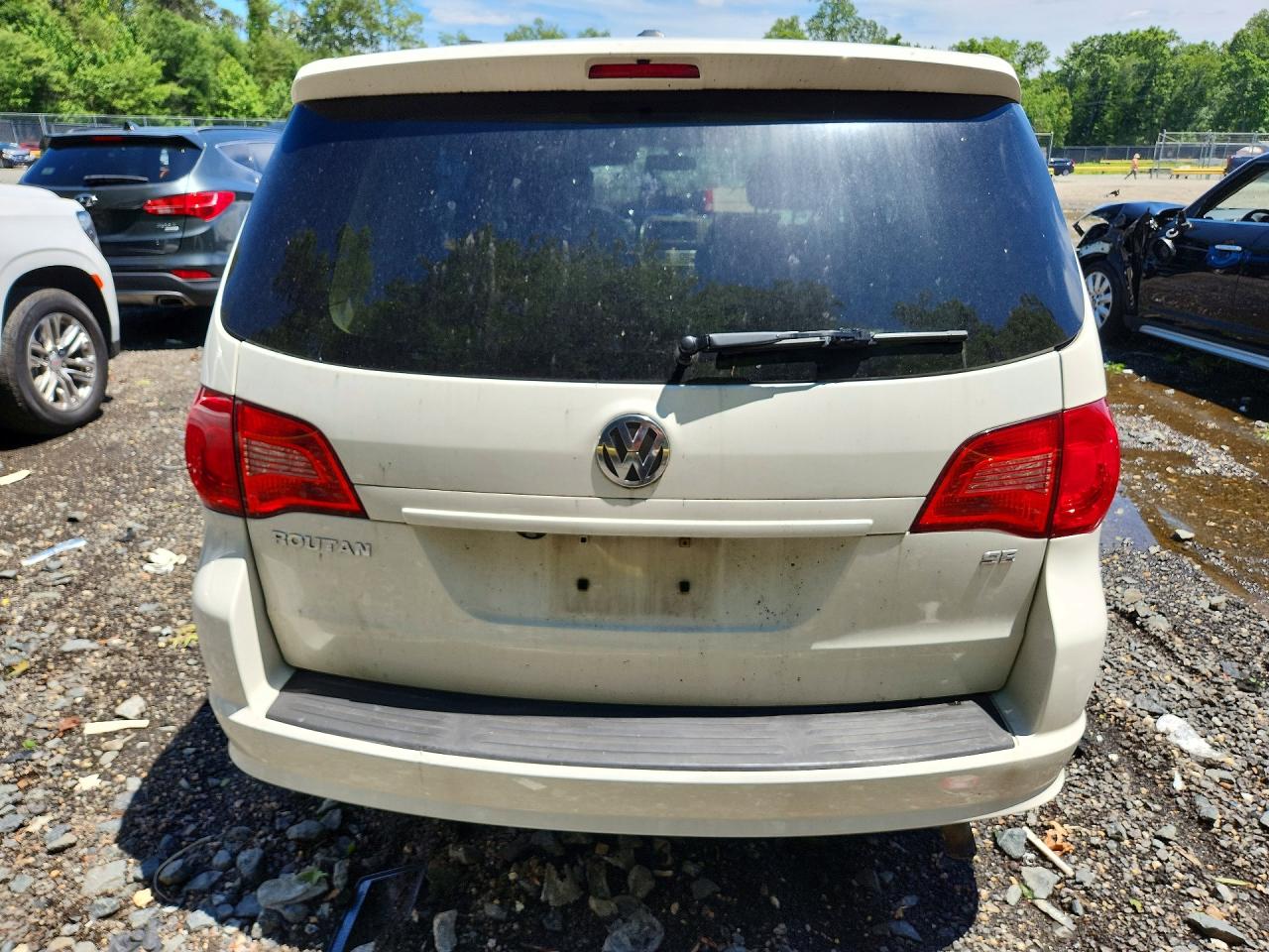 2010 Volkswagen Routan Se White vin: 2V4RW3D14AR158896