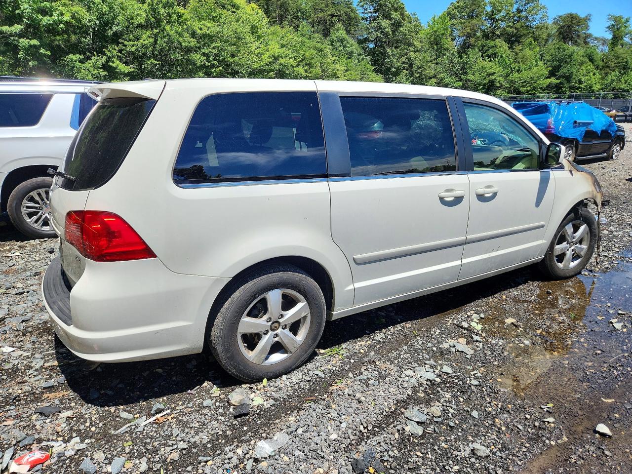 2010 Volkswagen Routan Se White vin: 2V4RW3D14AR158896