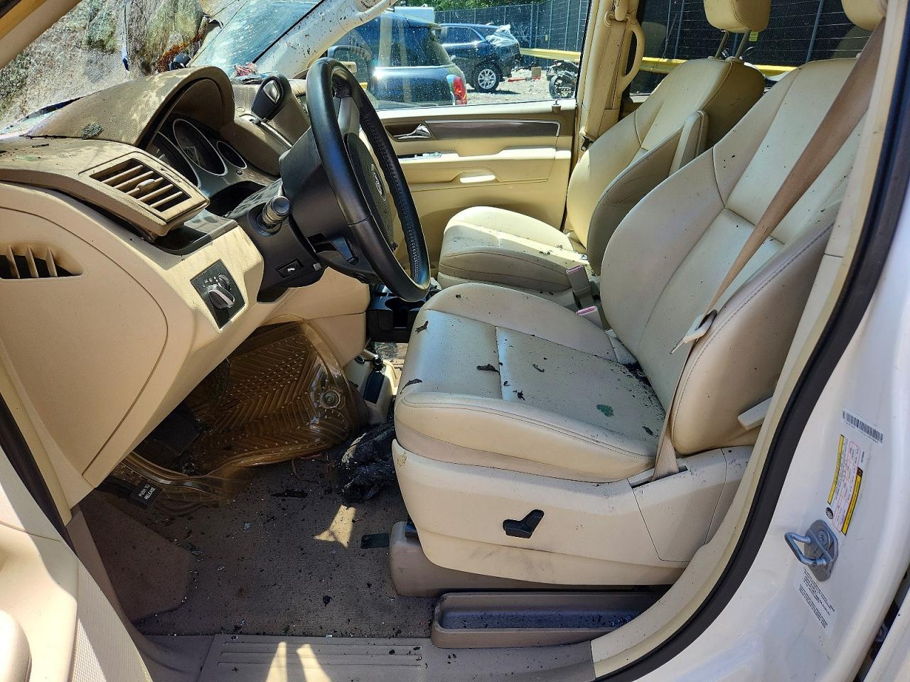 2010 Volkswagen Routan Se White vin: 2V4RW3D14AR158896