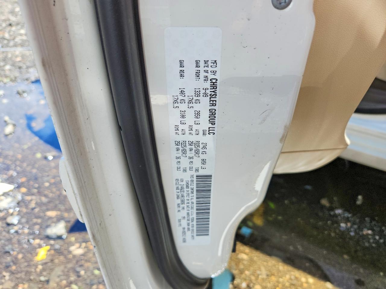 2010 Volkswagen Routan Se White vin: 2V4RW3D14AR158896
