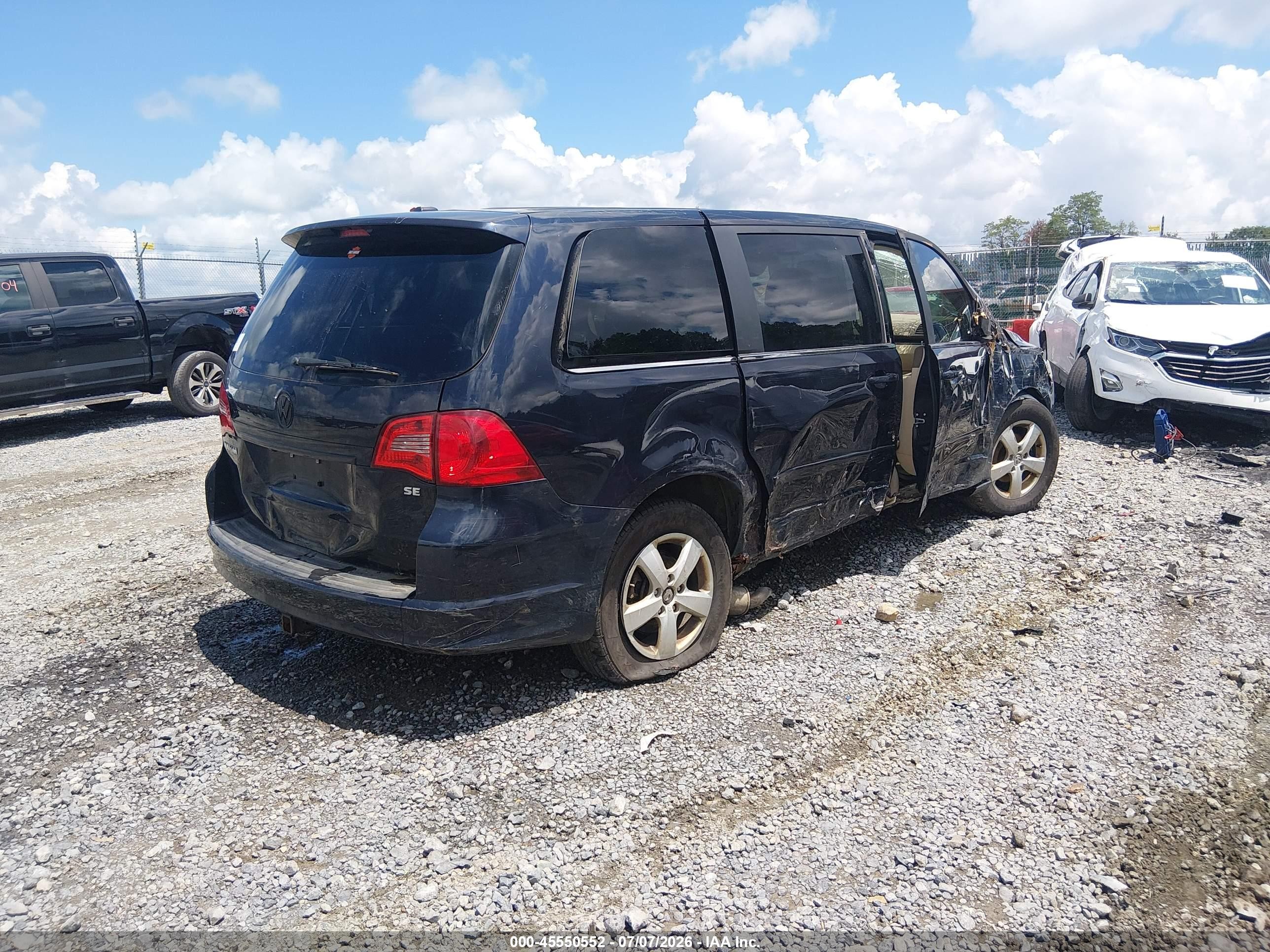 2010 Volkswagen Routan Se Blue vin: 2V4RW3D14AR190456