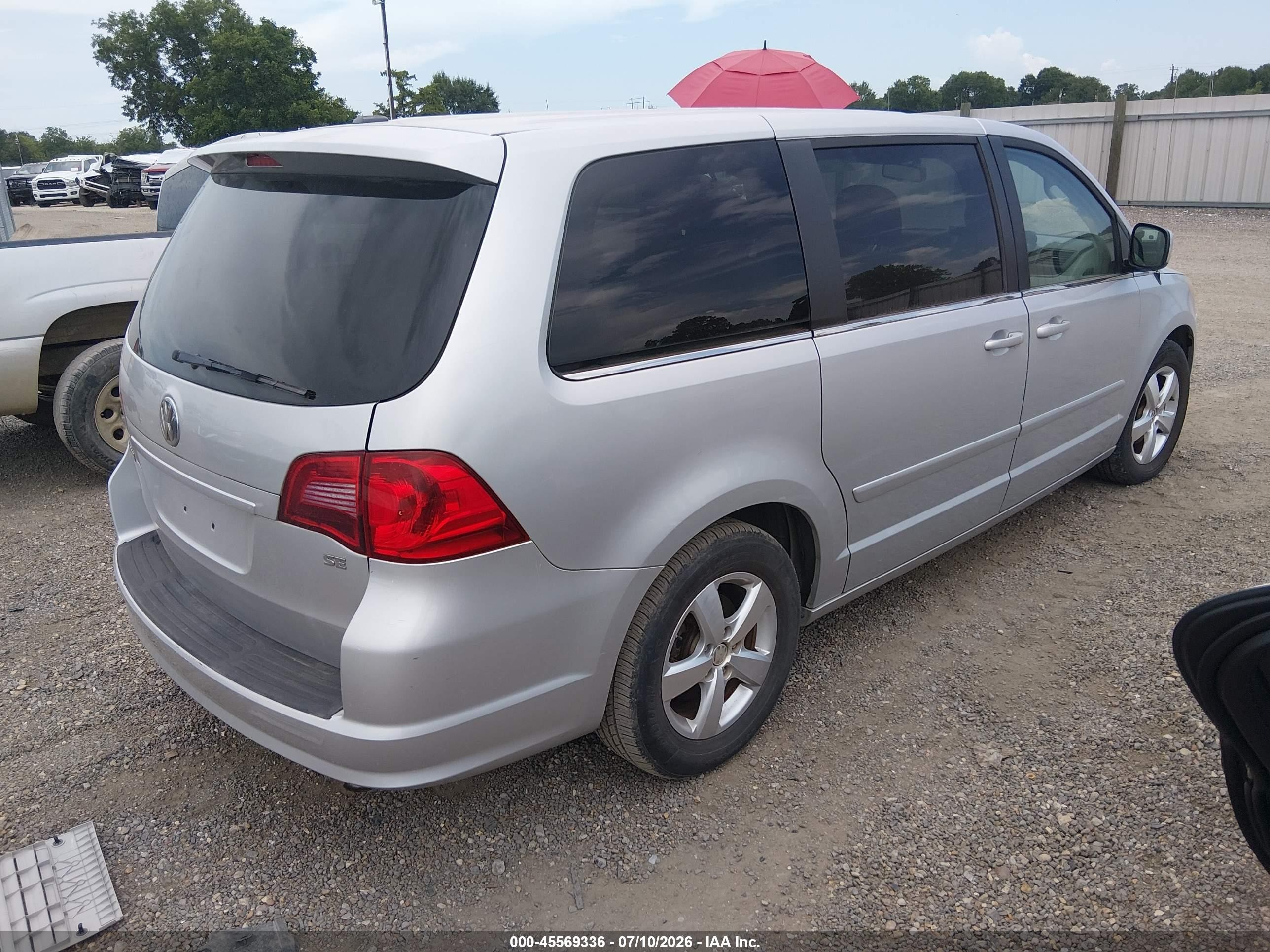 2010 Volkswagen Routan Se Silver vin: 2V4RW3D14AR333146