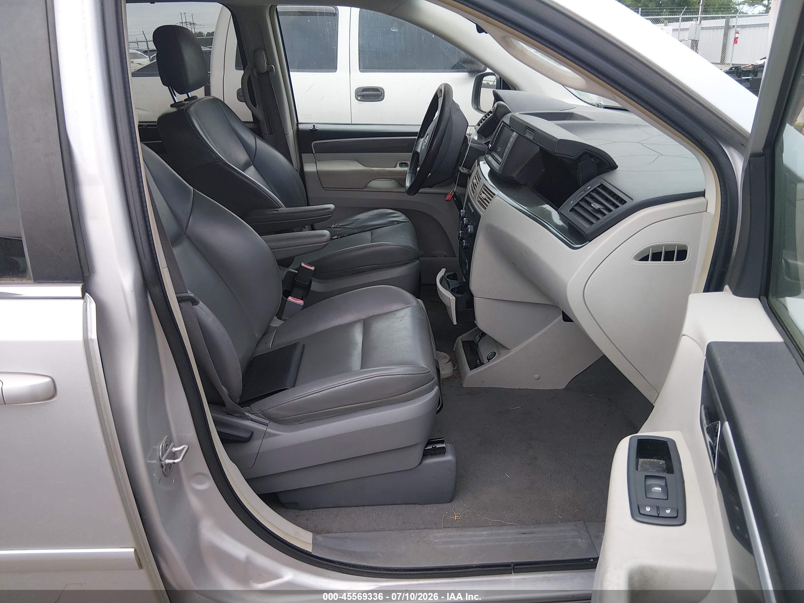 2010 Volkswagen Routan Se Silver vin: 2V4RW3D14AR333146