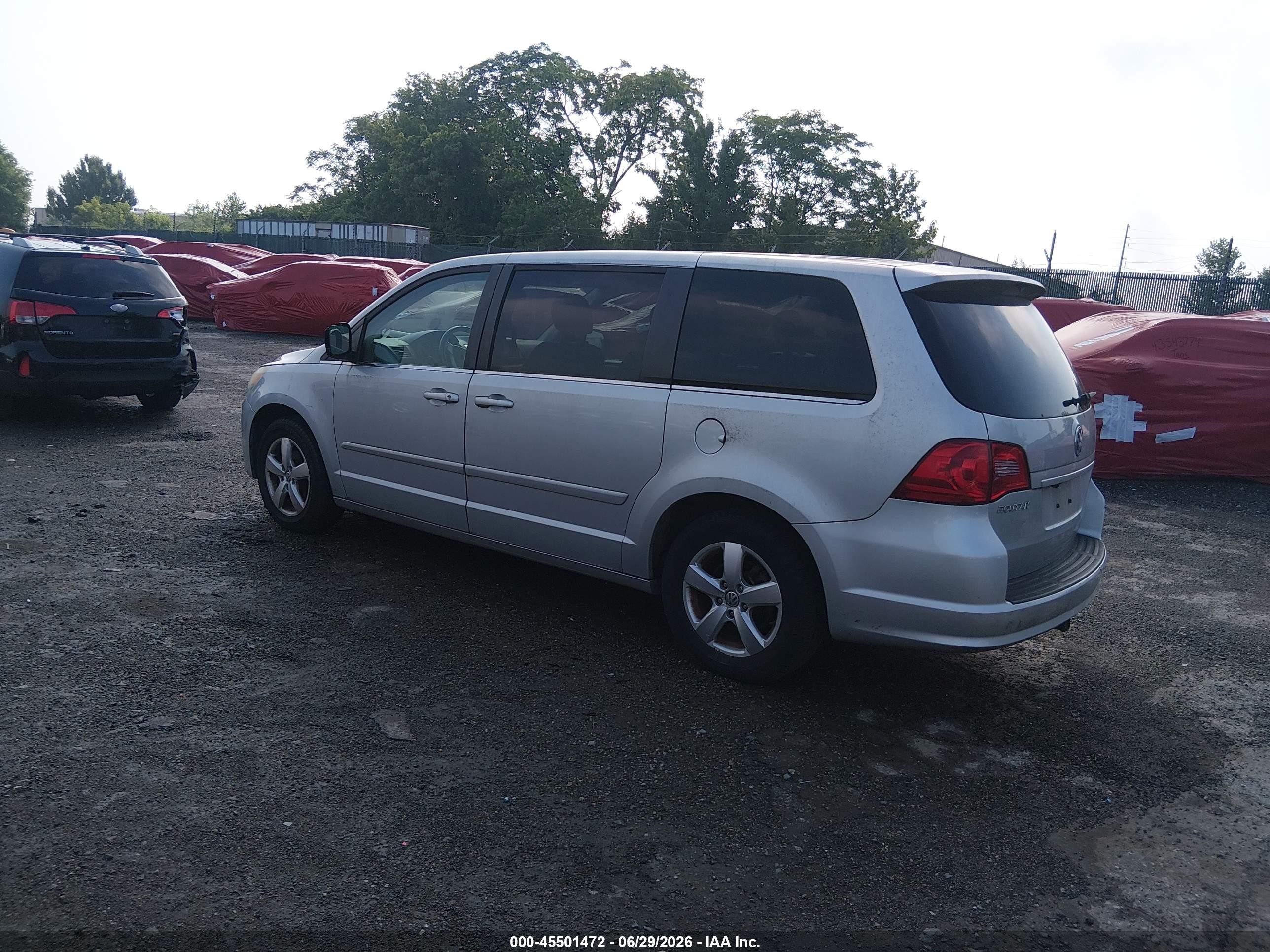 2010 Volkswagen Routan Se Silver vin: 2V4RW3D15AR262930
