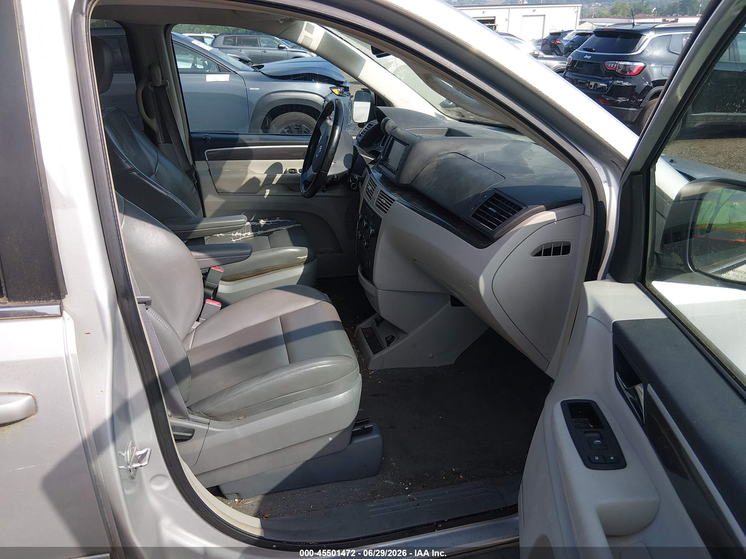 2010 Volkswagen Routan Se Silver vin: 2V4RW3D15AR262930