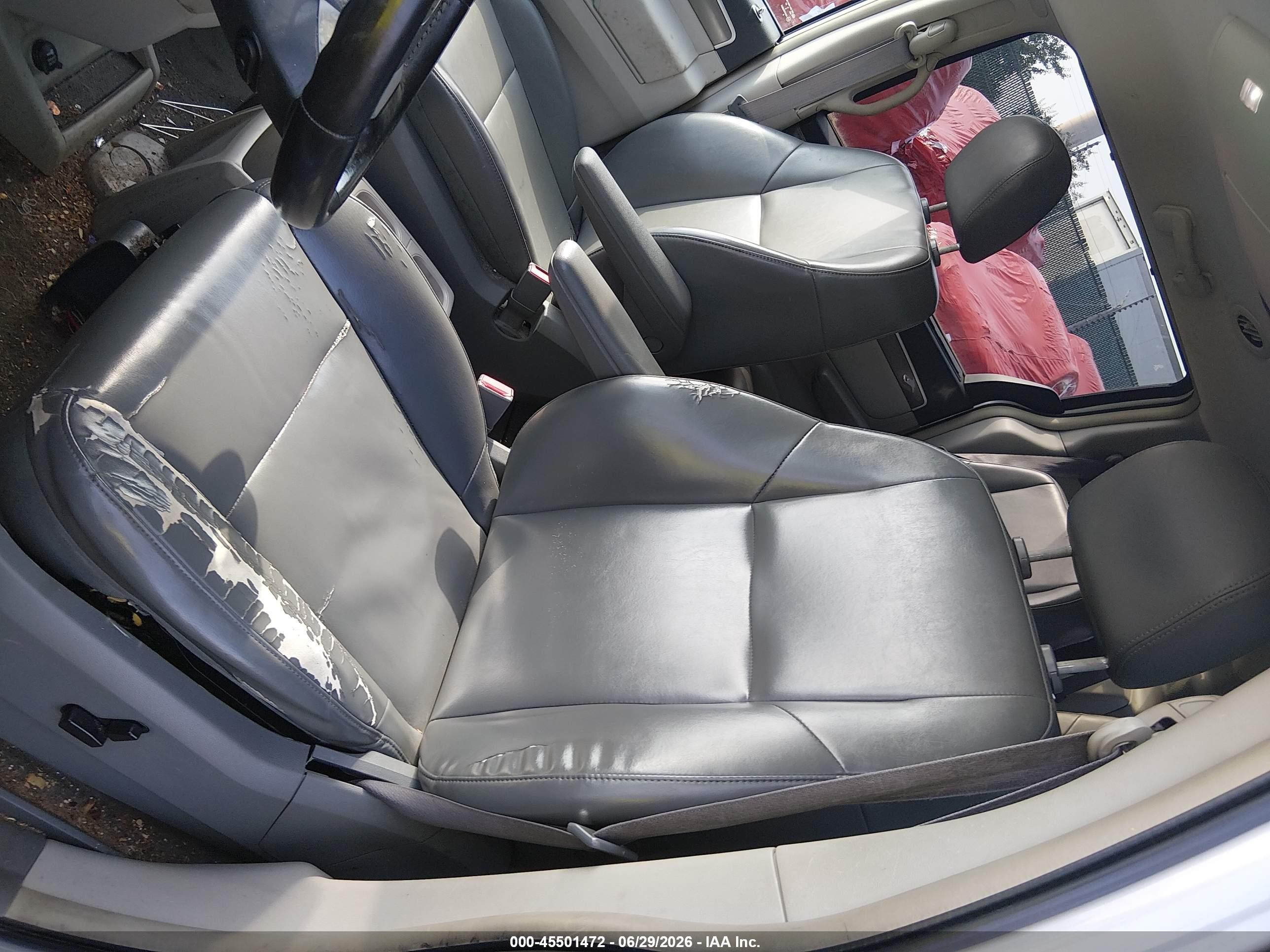 2010 Volkswagen Routan Se Silver vin: 2V4RW3D15AR262930
