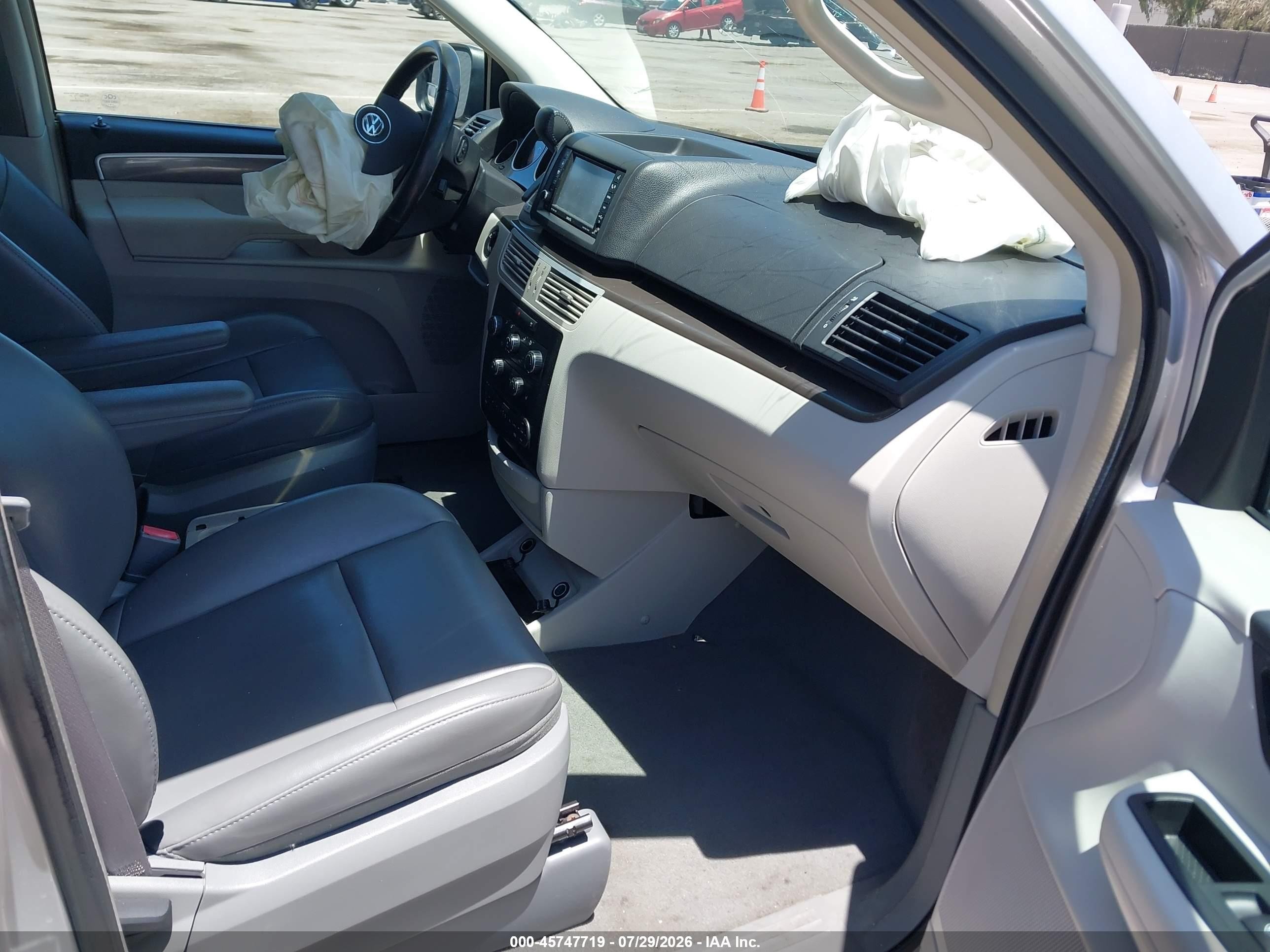 2010 Volkswagen Routan Se Silver vin: 2V4RW3D16AR231072