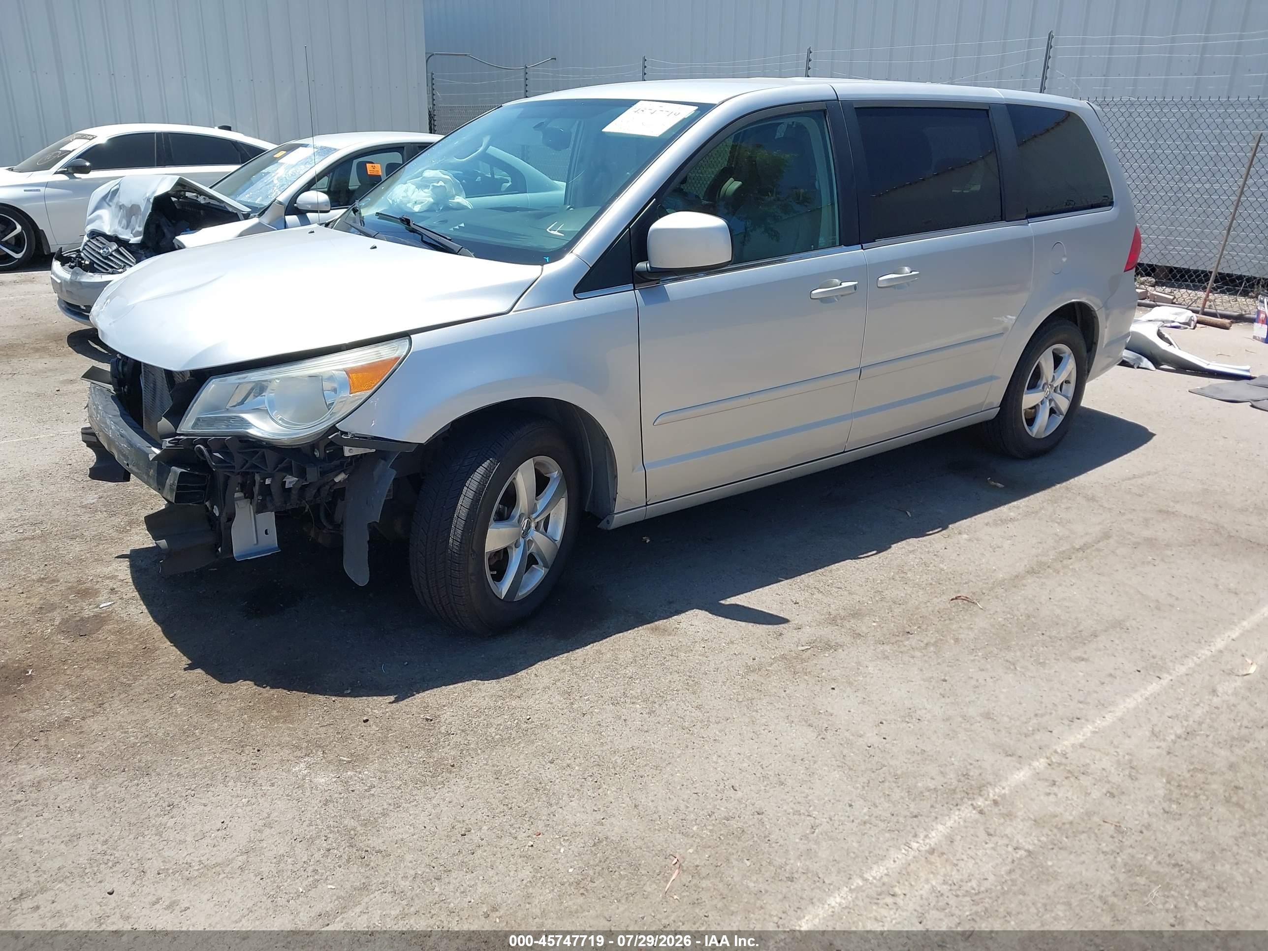2010 Volkswagen Routan Se Silver vin: 2V4RW3D16AR231072
