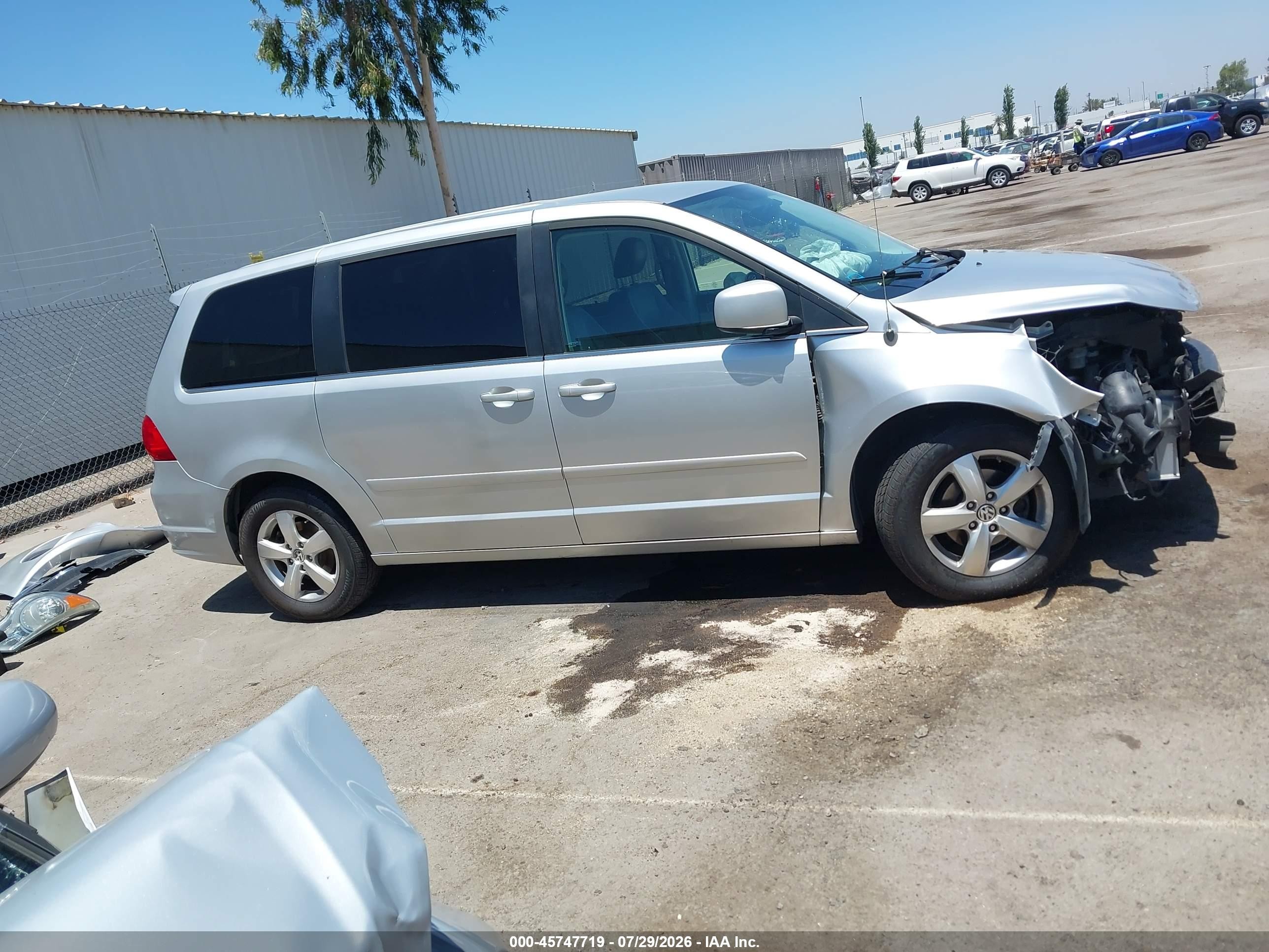 2010 Volkswagen Routan Se Silver vin: 2V4RW3D16AR231072
