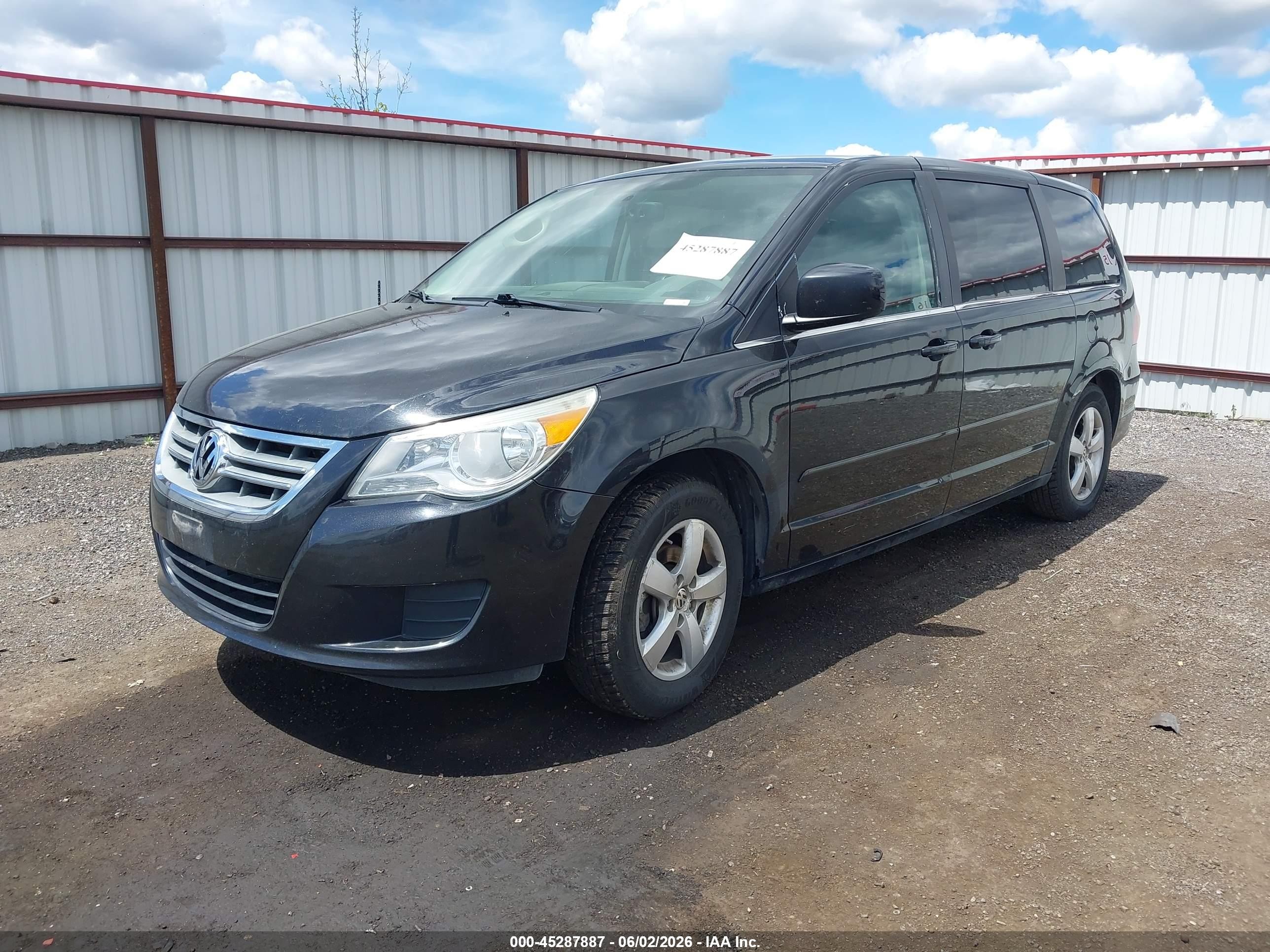 2010 Volkswagen Routan Se Black vin: 2V4RW3D16AR294365