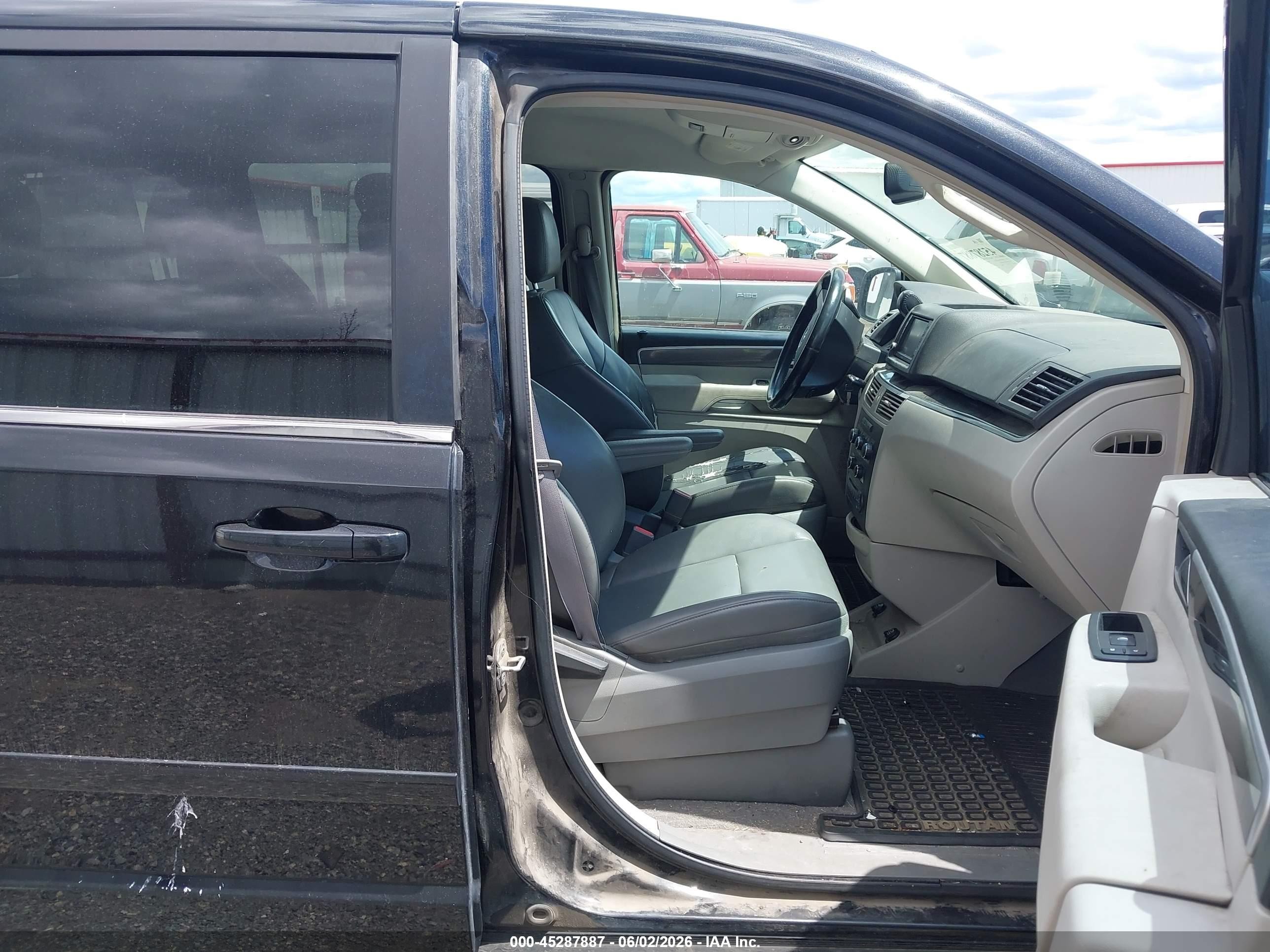 2010 Volkswagen Routan Se Black vin: 2V4RW3D16AR294365