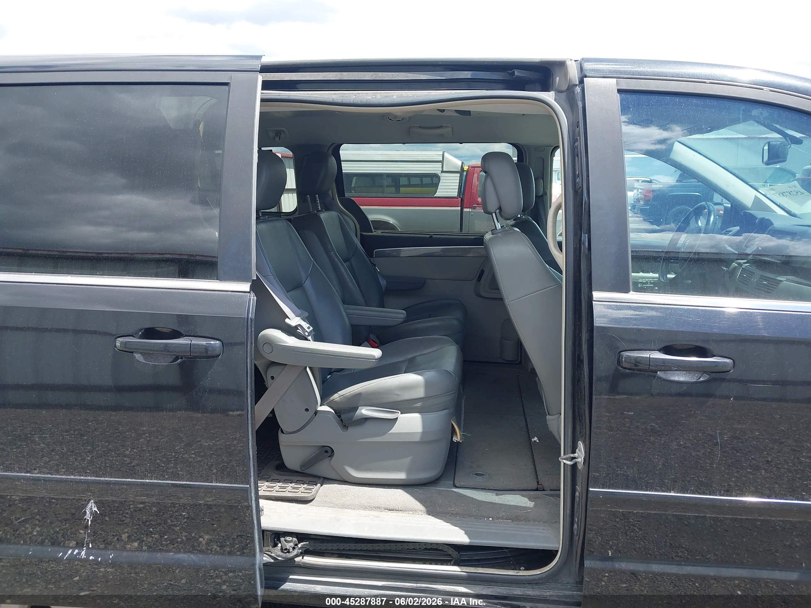 2010 Volkswagen Routan Se Black vin: 2V4RW3D16AR294365