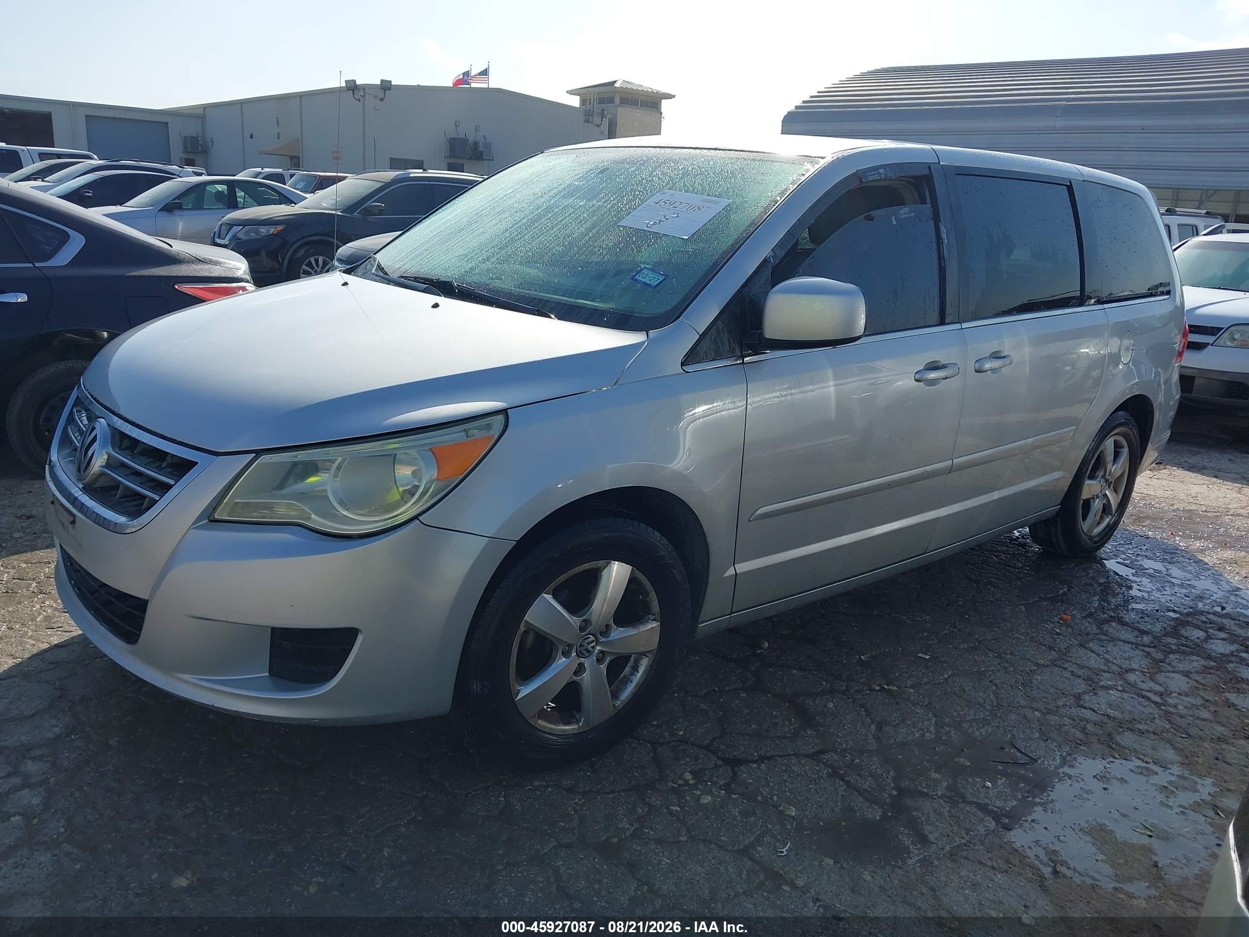 2010 Volkswagen Routan Se Серебряный vin: 2V4RW3D16AR294592