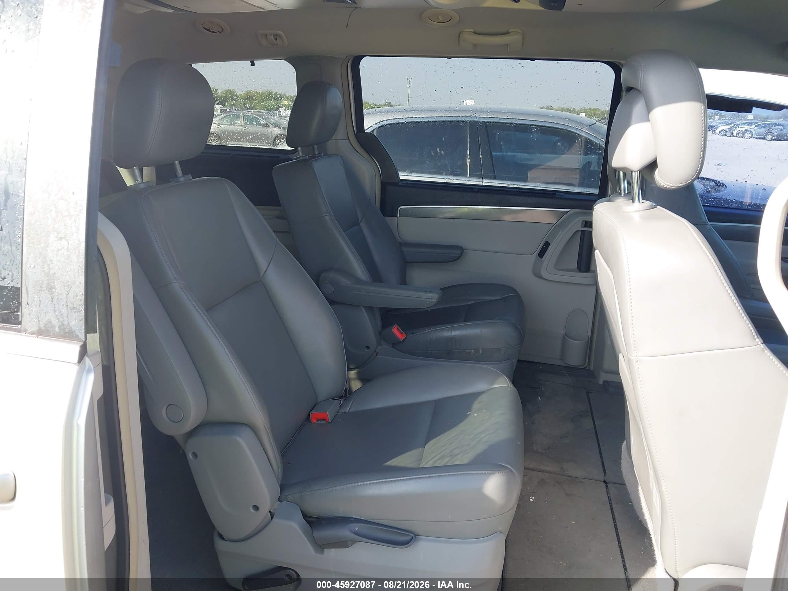 2010 Volkswagen Routan Se Серебряный vin: 2V4RW3D16AR294592
