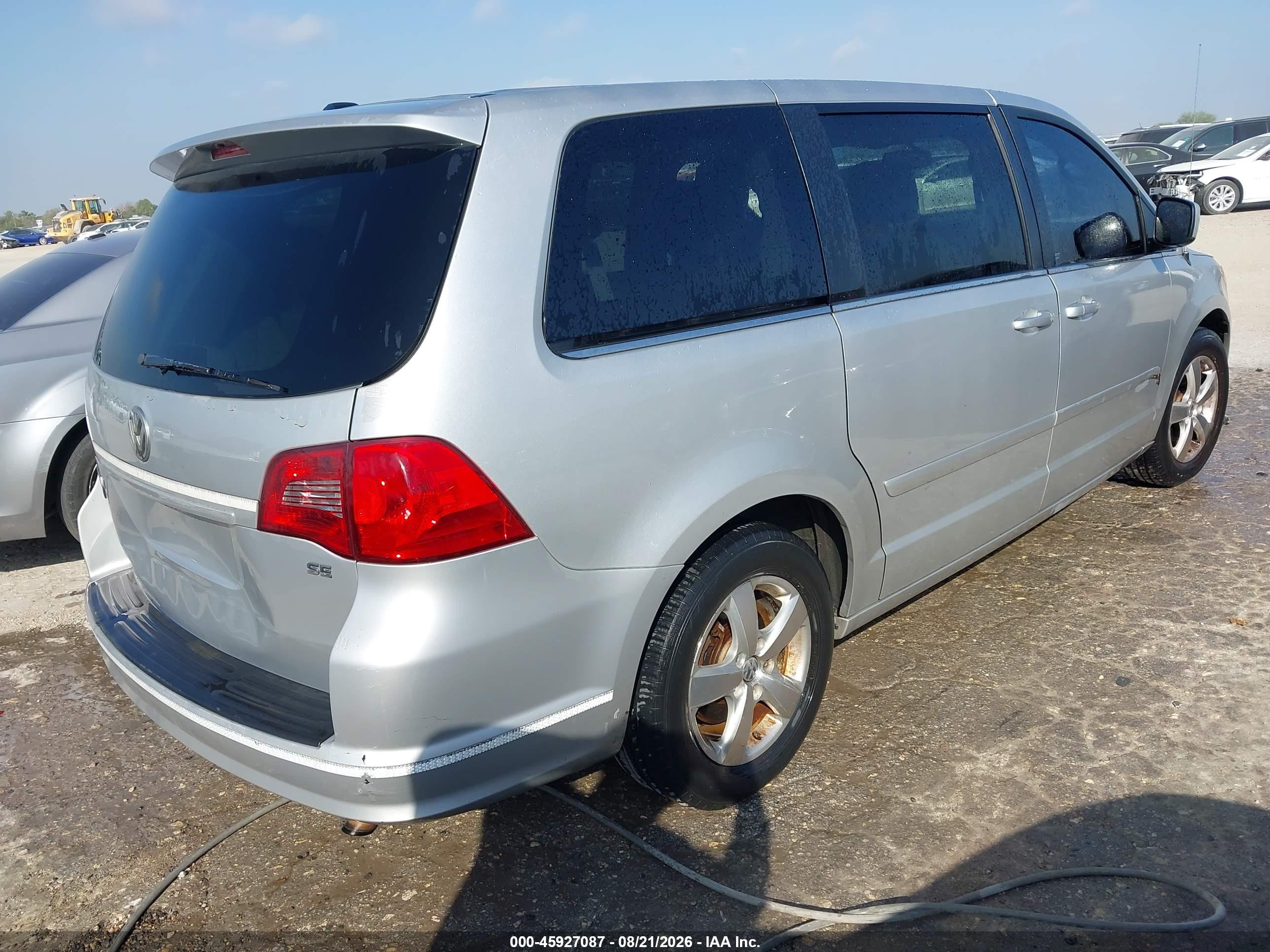 2010 Volkswagen Routan Se Серебряный vin: 2V4RW3D16AR294592