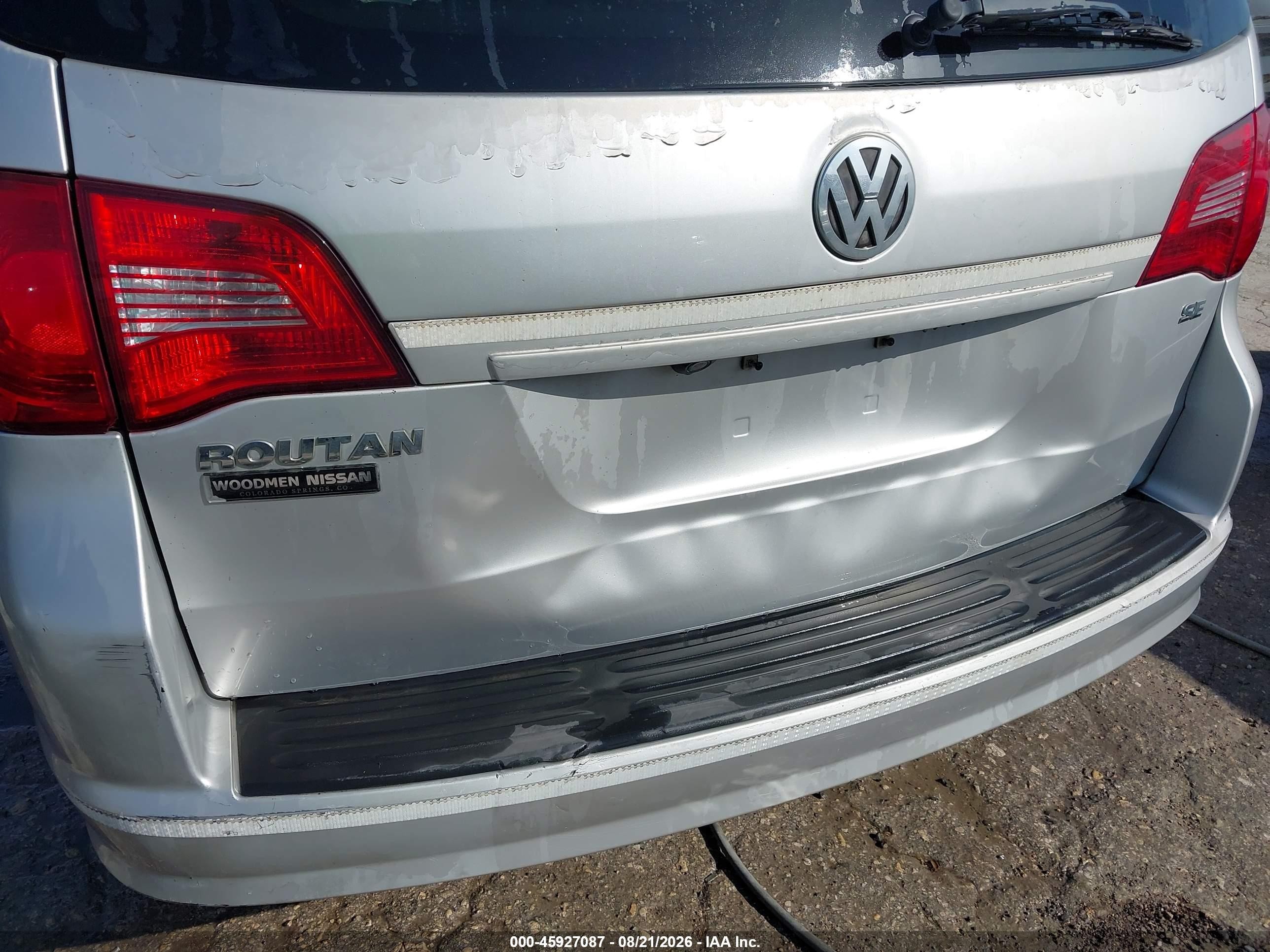 2010 Volkswagen Routan Se Серебряный vin: 2V4RW3D16AR294592