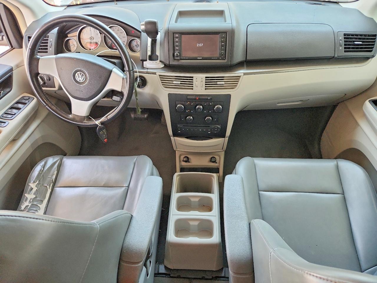2010 Volkswagen Routan Se Silver vin: 2V4RW3D17AR268194
