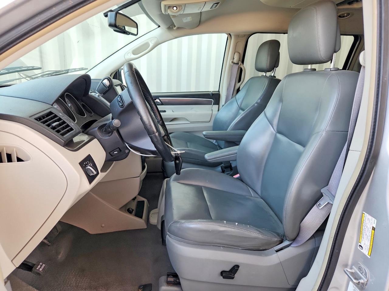 2010 Volkswagen Routan Se Silver vin: 2V4RW3D17AR268194