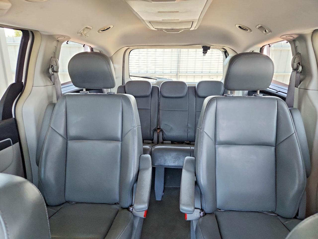 2010 Volkswagen Routan Se Silver vin: 2V4RW3D17AR268194