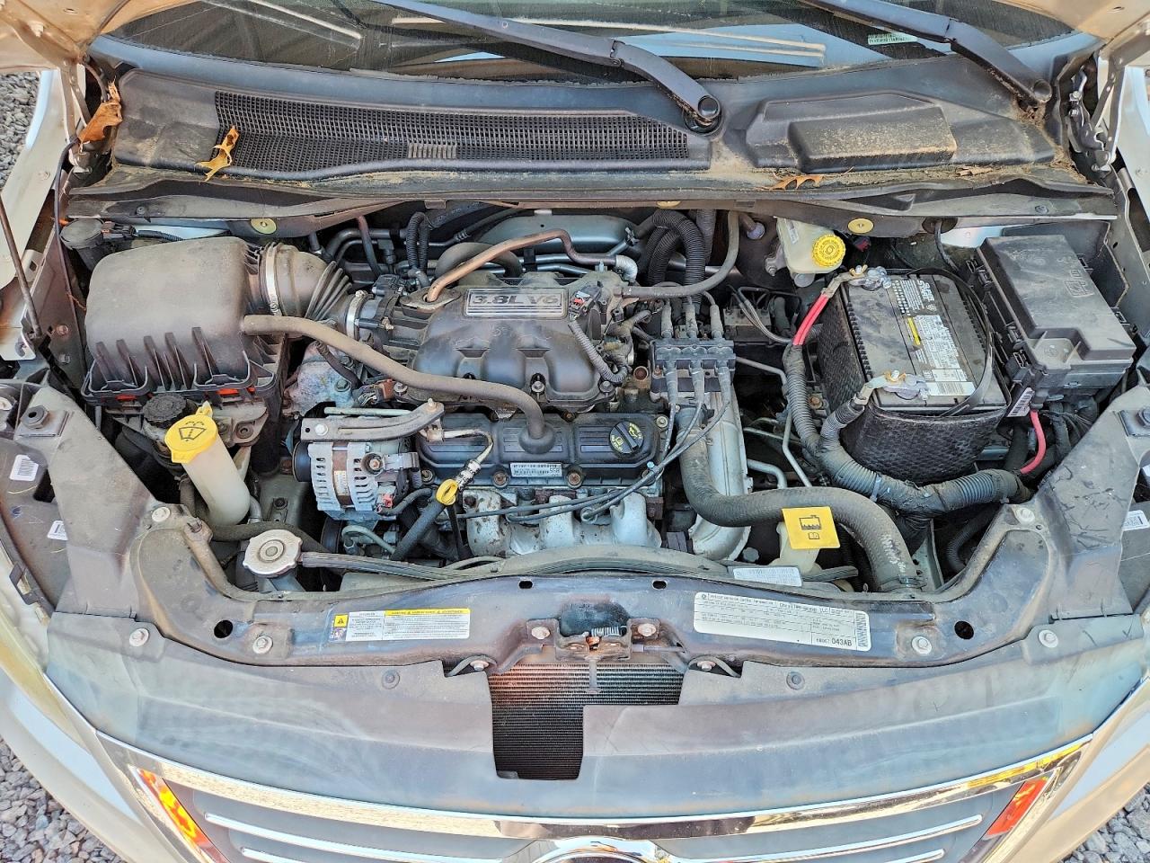 2010 Volkswagen Routan Se Silver vin: 2V4RW3D17AR268194