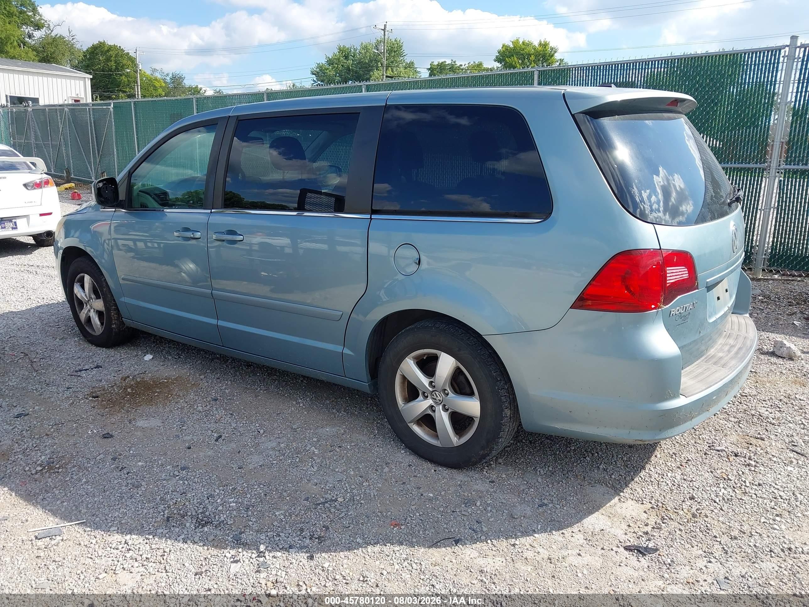 2010 Volkswagen Routan Se Blue vin: 2V4RW3D18AR231350