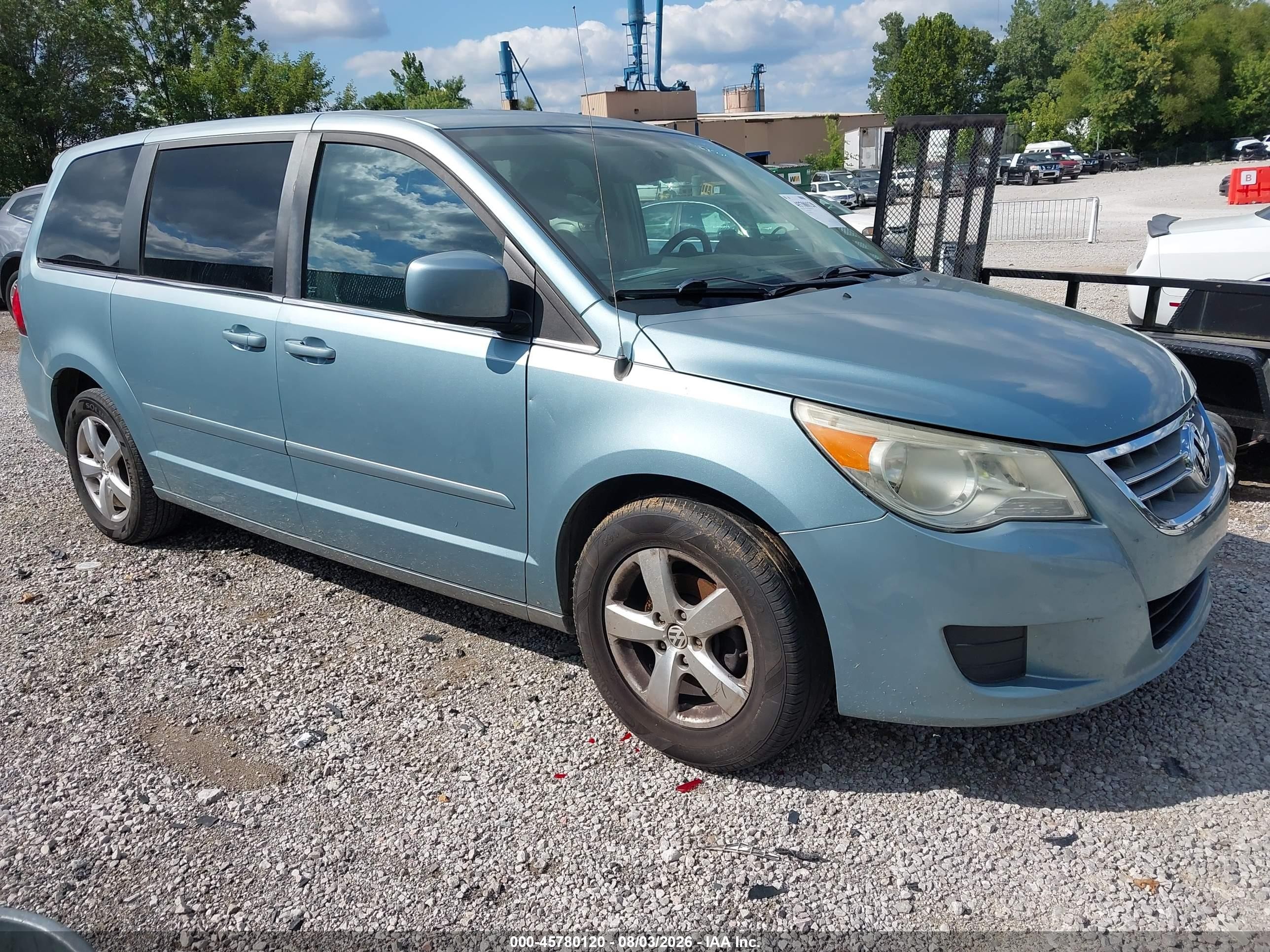 2010 Volkswagen Routan Se Blue vin: 2V4RW3D18AR231350
